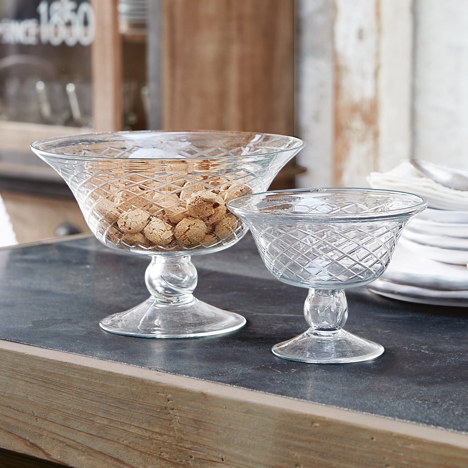 Schalen 2er Set Kadence Transparente Glasschalen auf Fuß mit dekorativem Muster, ideal für Aufbewahrung und Dekoration