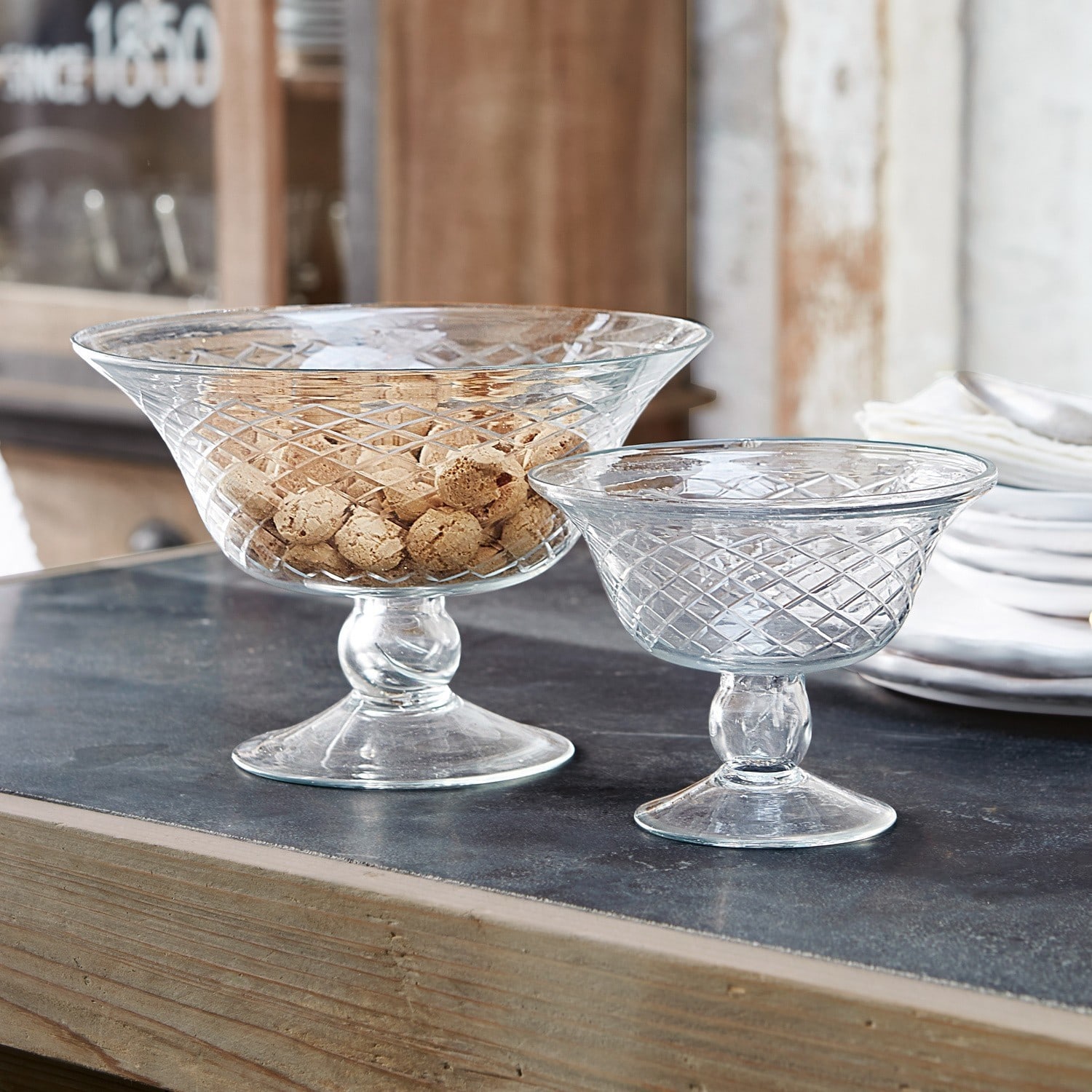 Schalen 2er Set Kadence Transparente Glasschalen auf Fuß mit dekorativem Muster, ideal für Aufbewahrung und Dekoration