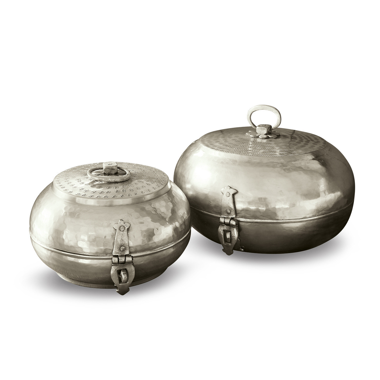 Set aus zwei runden silberfarbenen Metallbehältern mit Deckeln und Verschlüssen