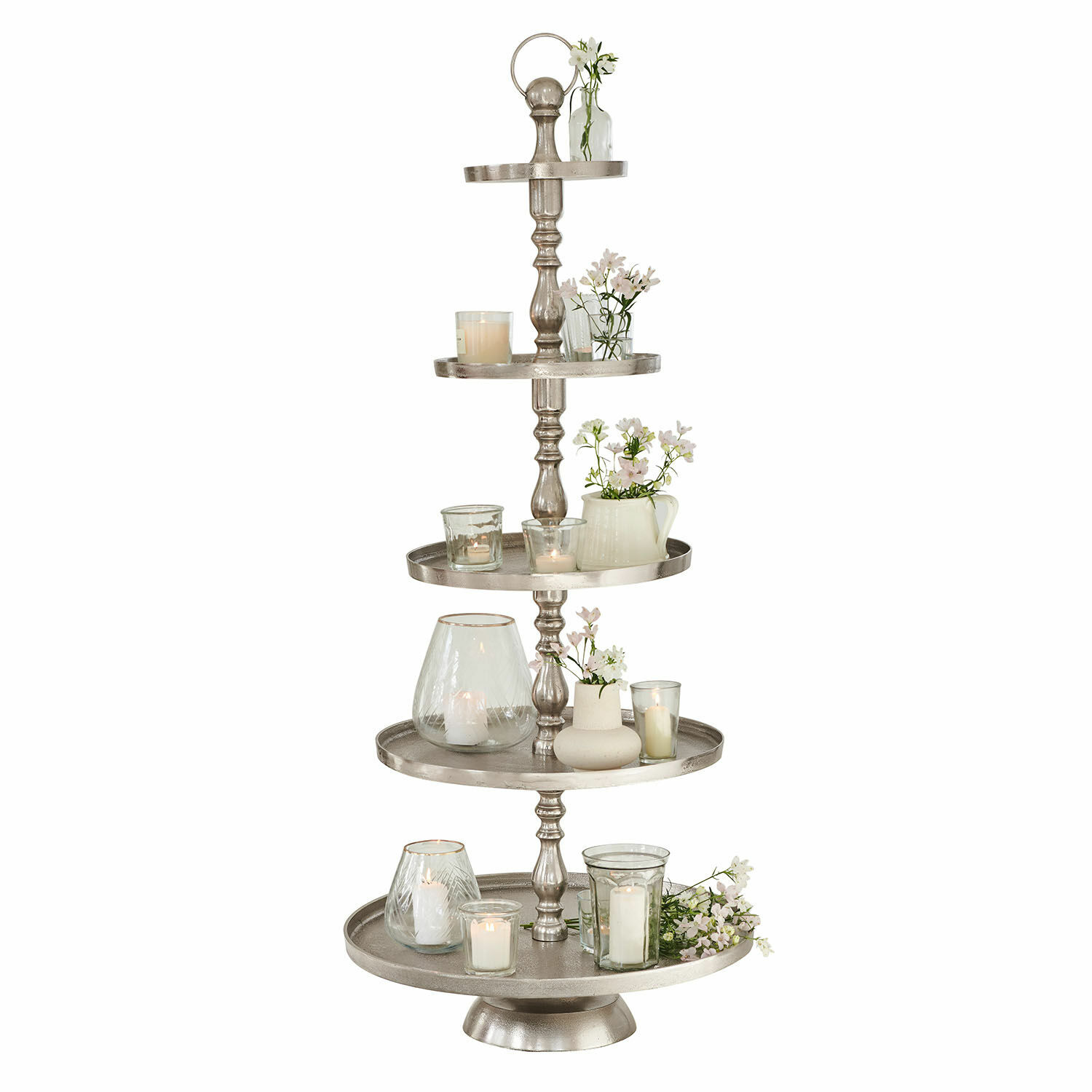 Etagere Magonie Fünfstöckige silberne Metall-Etagere mit Kerzen und weißen Blumen als Dekoration