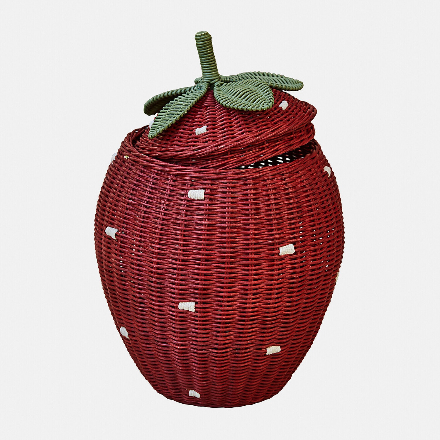 Roter Rattankorb in Erdbeerform mit grünen Blättern, dekorativer Aufbewahrungsbehälter