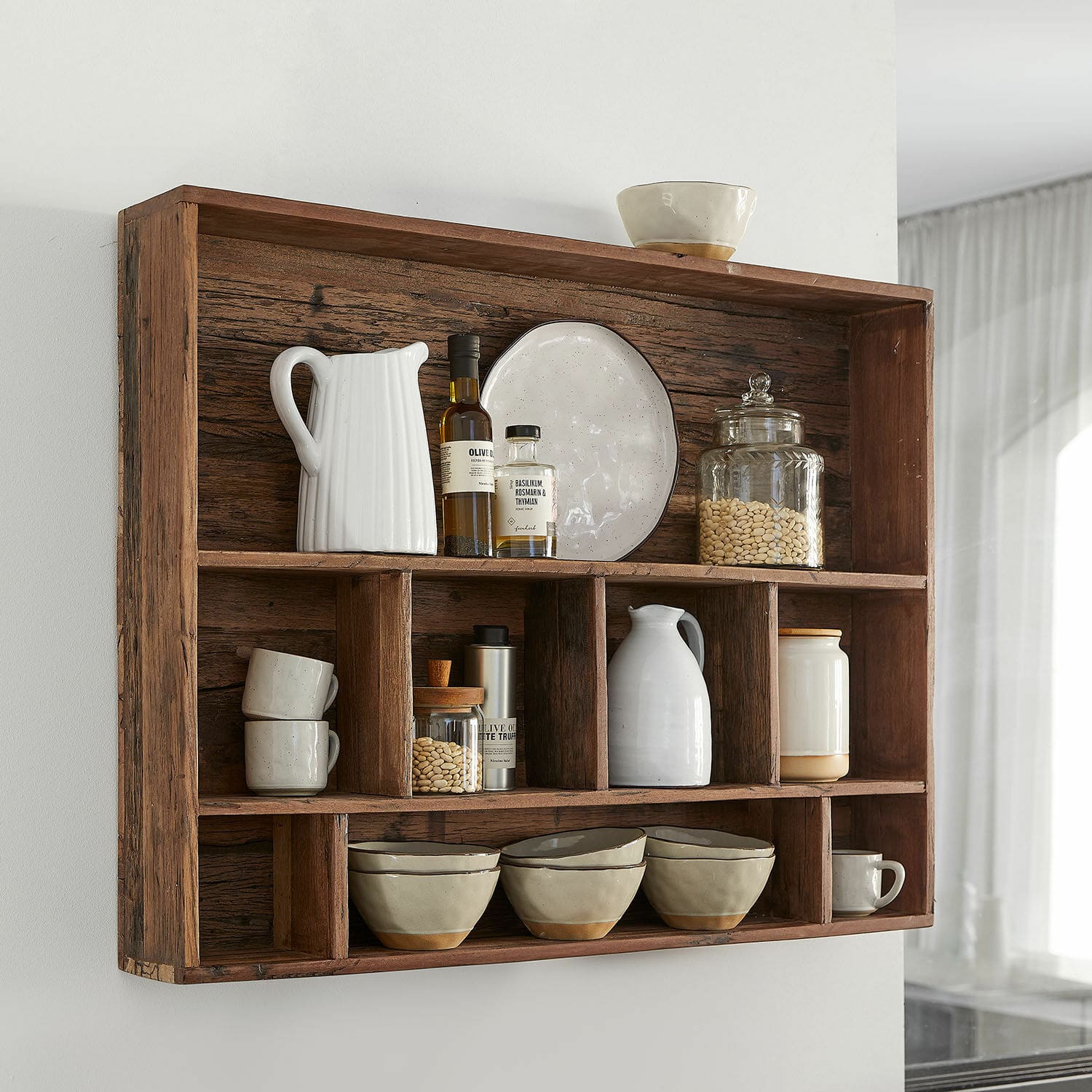 Wandregal Tresienne Rustikales Holzregal an der Wand mit Keramik und Vorratsgläsern im Vintage-Stil