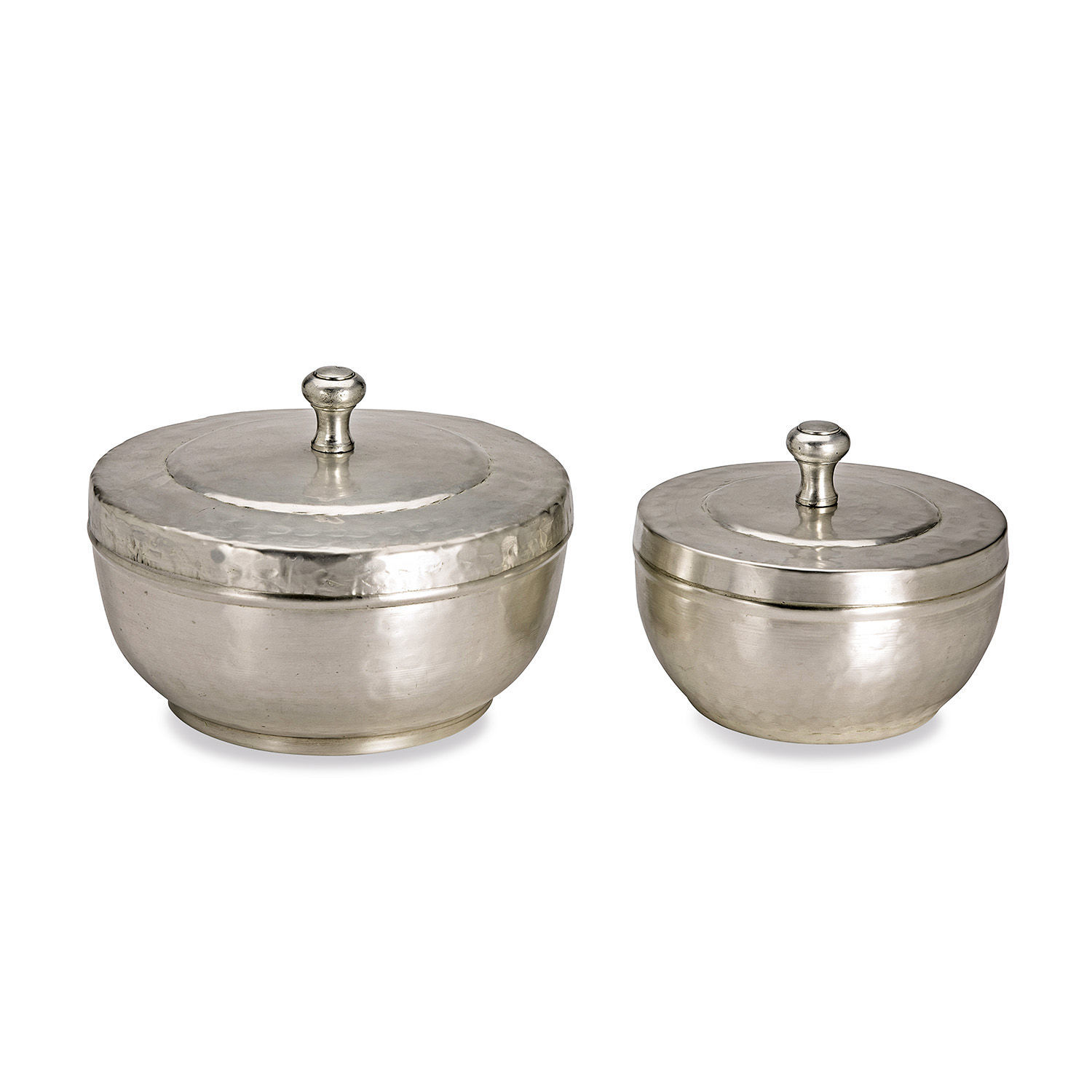 Set aus zwei silbernen Metallbehältern mit Deckeln zur Aufbewahrung in der Küche