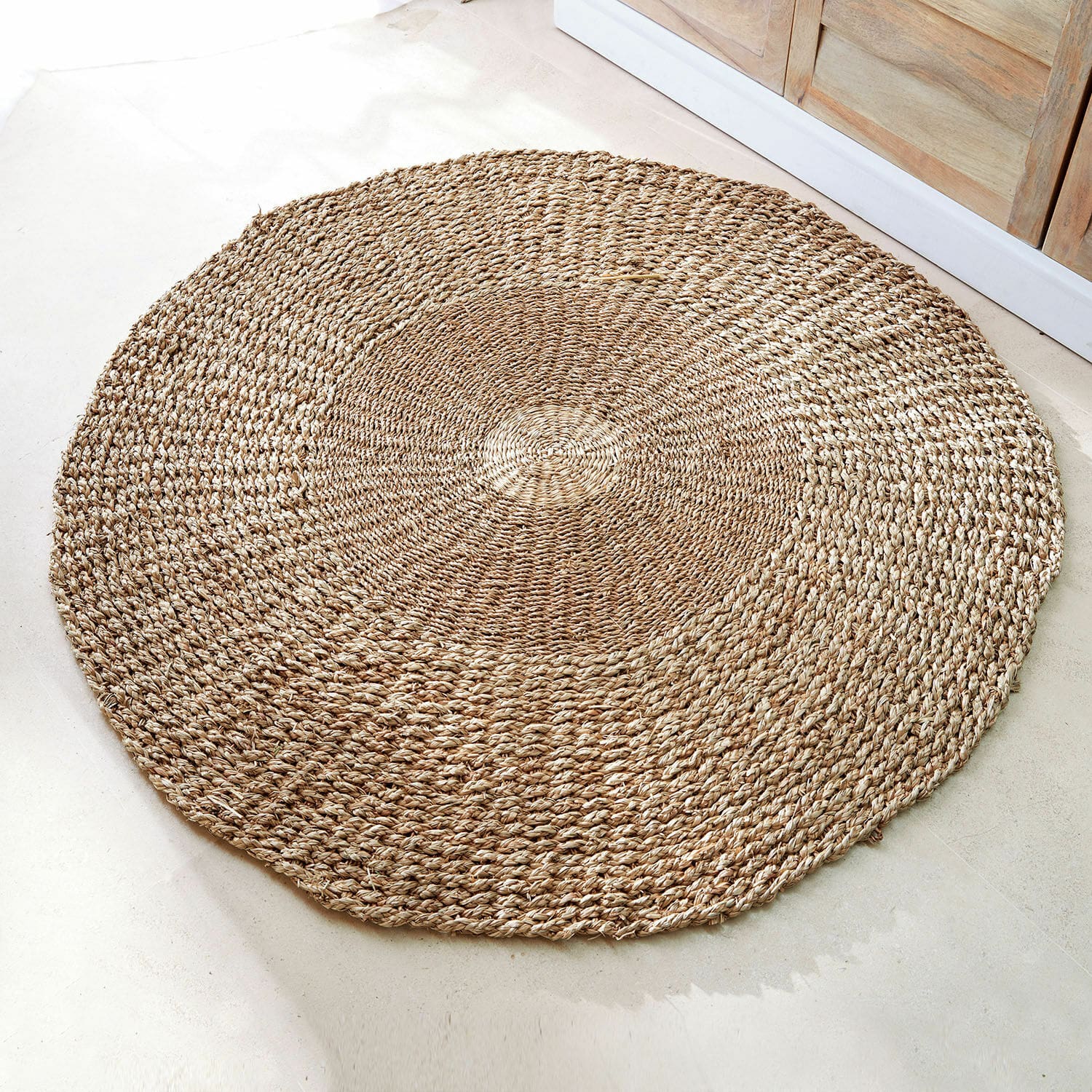 Teppich Hénaménil Runder Teppich aus natürlichem Sisal in Beige, ideal für Wohnraumdekoration und Böden.