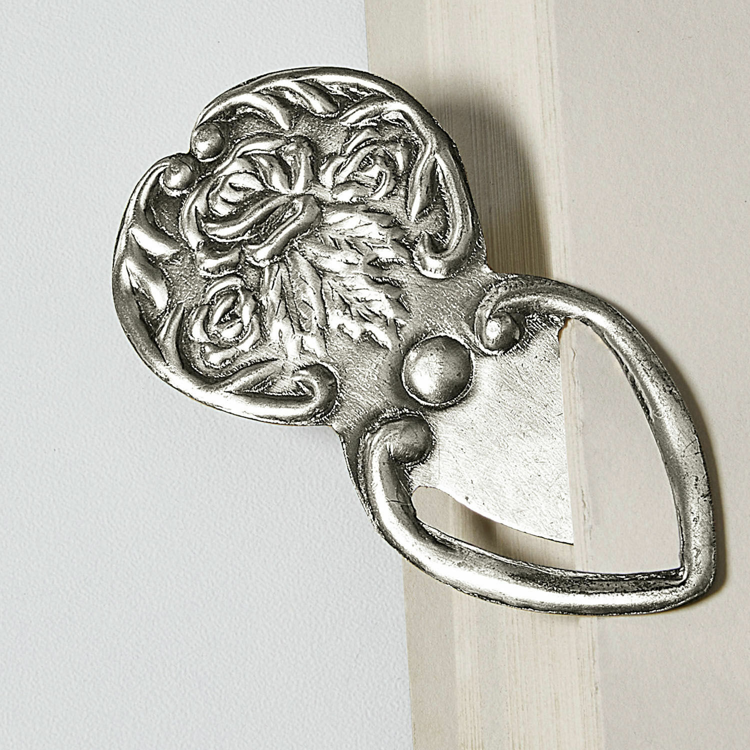 Silberne Metall-Lesezeichen mit verziertem Blatt- und Rosenmotiv, praktisches Lesezubehör
