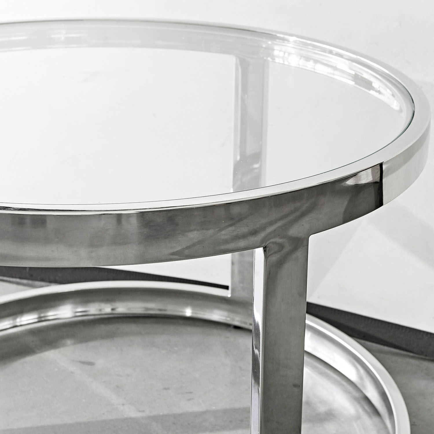 Beistelltisch mit Metallrahmen und Glasplatte in Silber für modernes Wohnzimmer