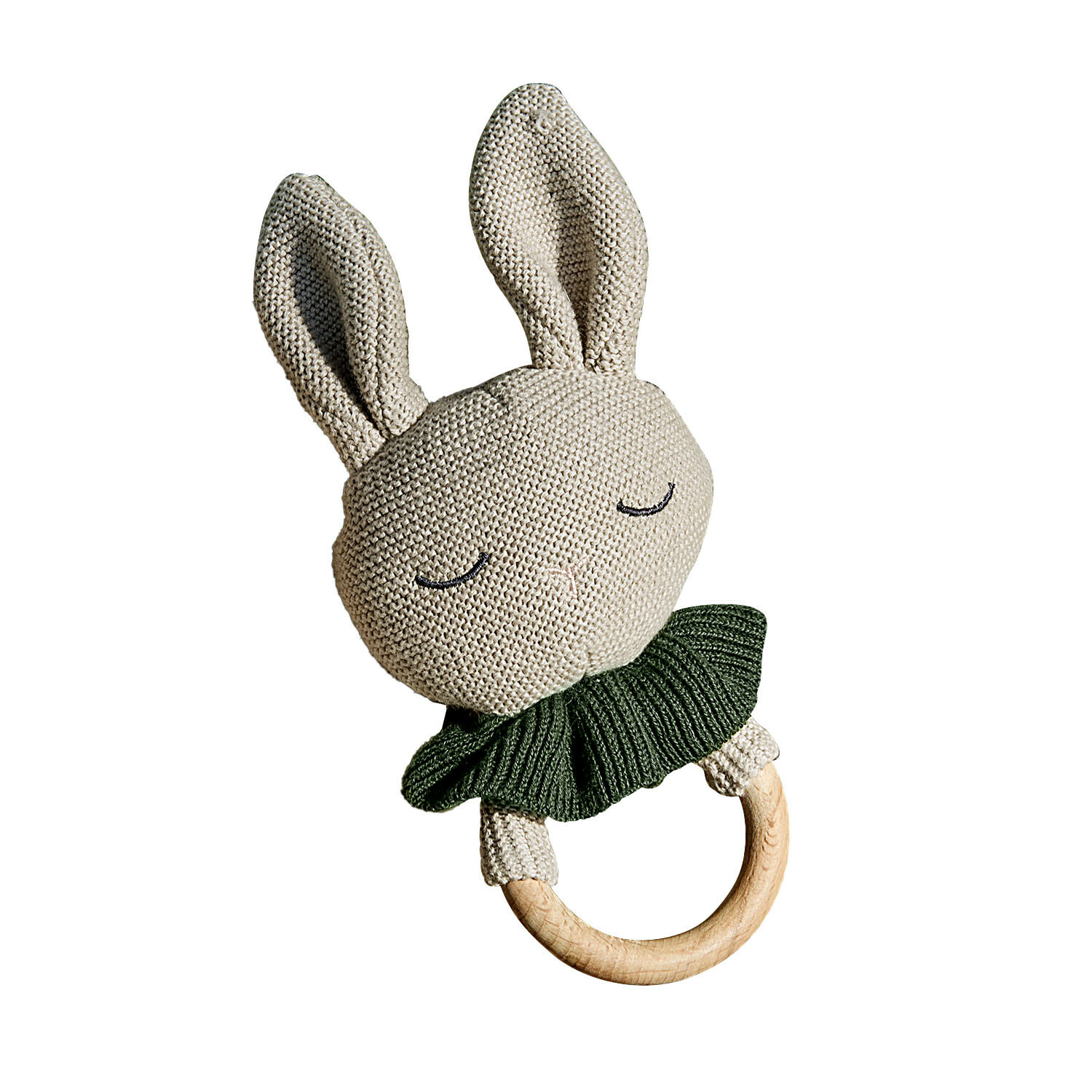 Spielzeugring Cuddlecloud Holz-Beißring mit gestricktem beigem Hasenkopf und grünem Kragen, Babyspielzeug