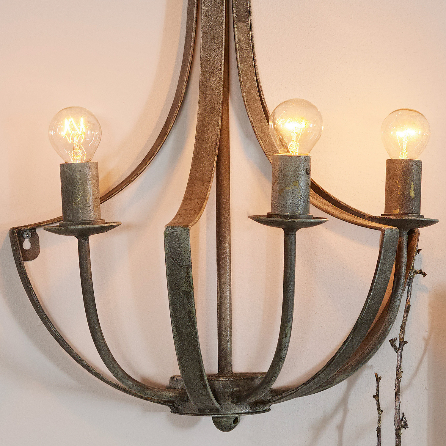 Vintage Wandlampe aus grauem Metall mit drei Glühbirnen, dekorative Wandbeleuchtung