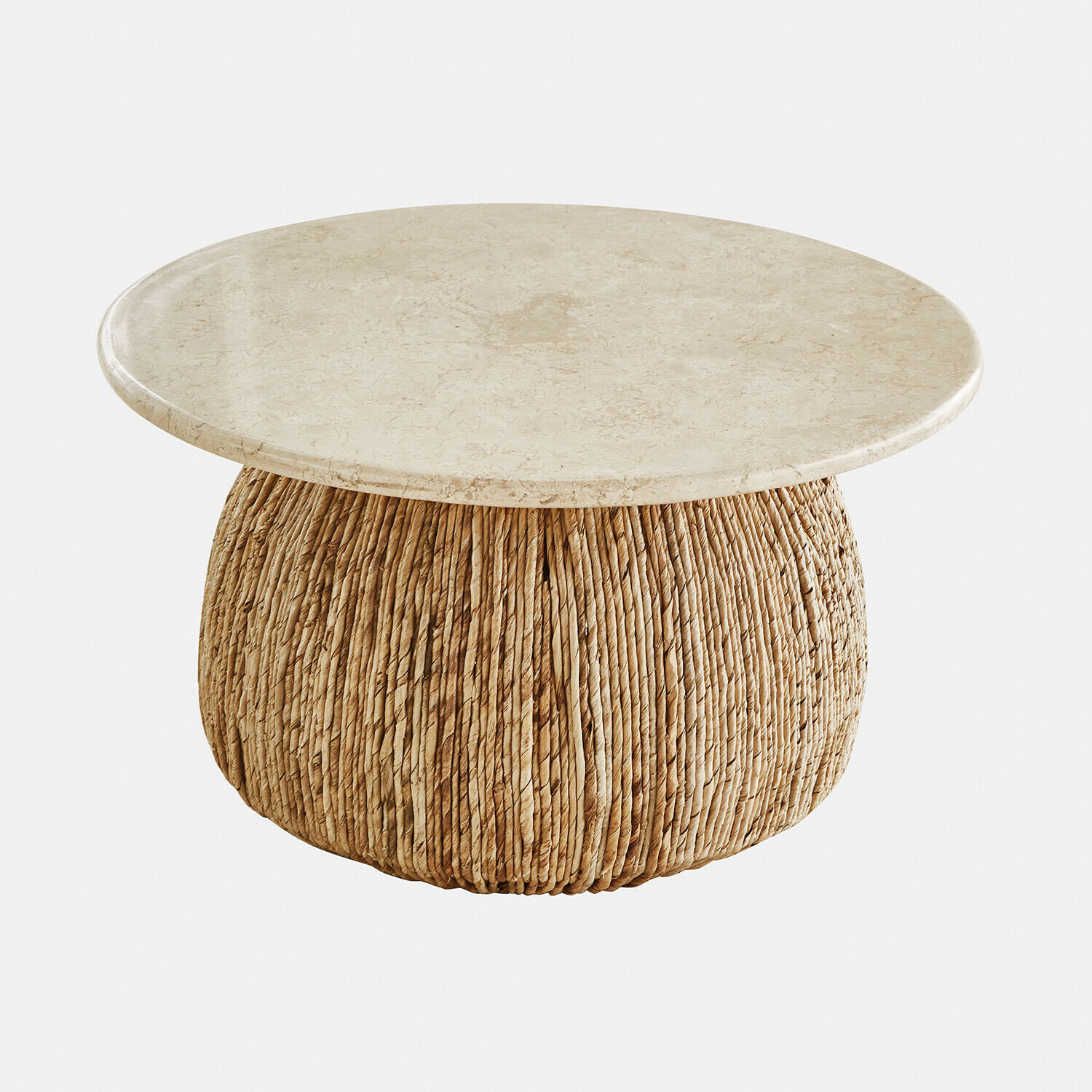 Runder Couchtisch mit hellem Marmortischplatte und geflochtener Rattanbasis in Naturfarbe