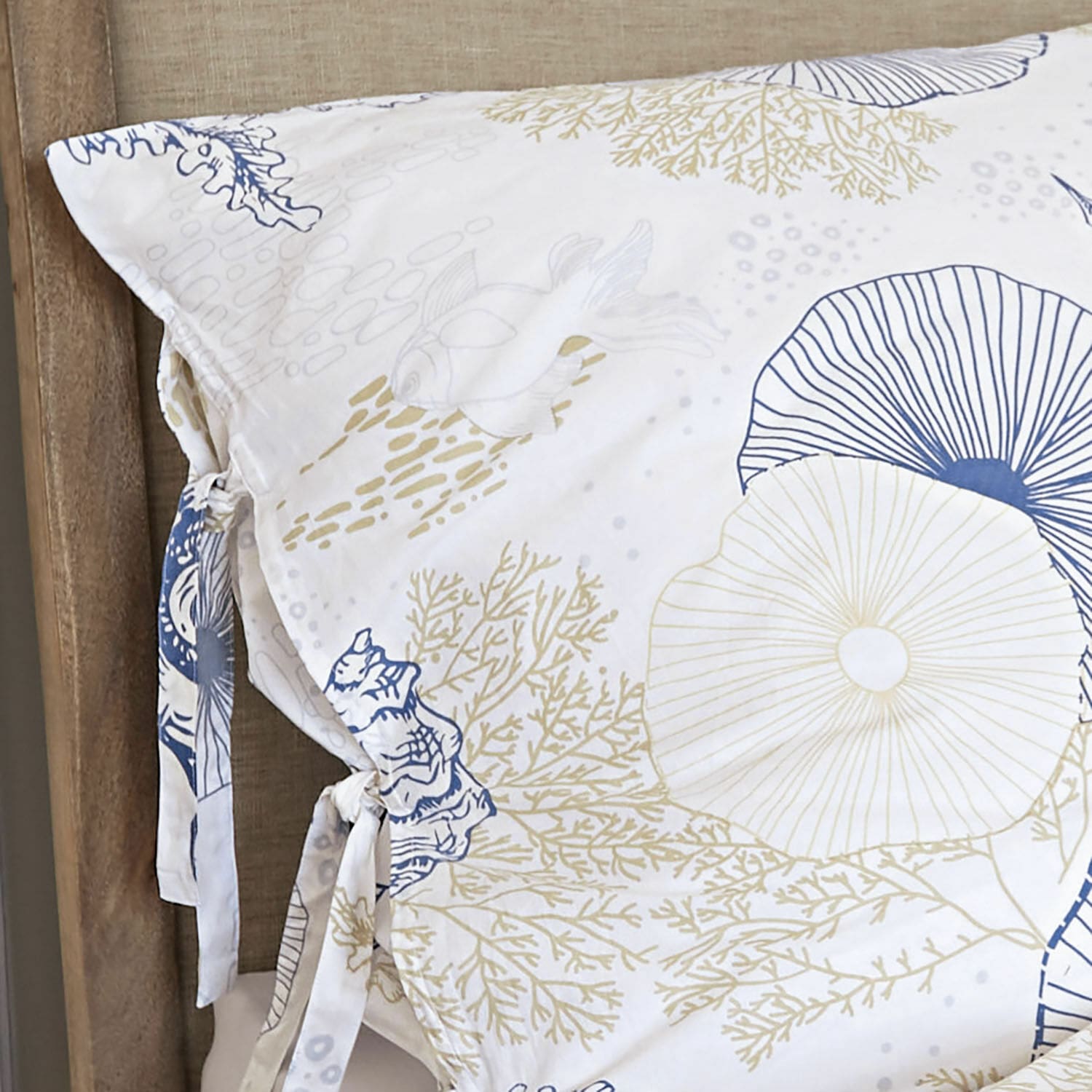 Baumwoll-Kissenbezug mit maritimem Muster in Weiß, Blau und Beige, dekorative Bettwäsche