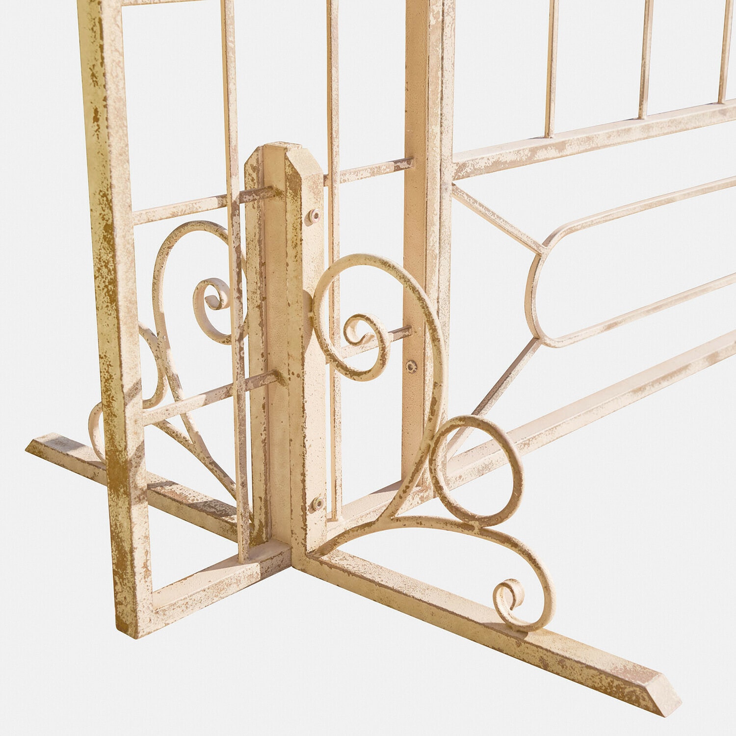 Metallrahmen in Creme mit rustikalem Finish zur Innendekoration