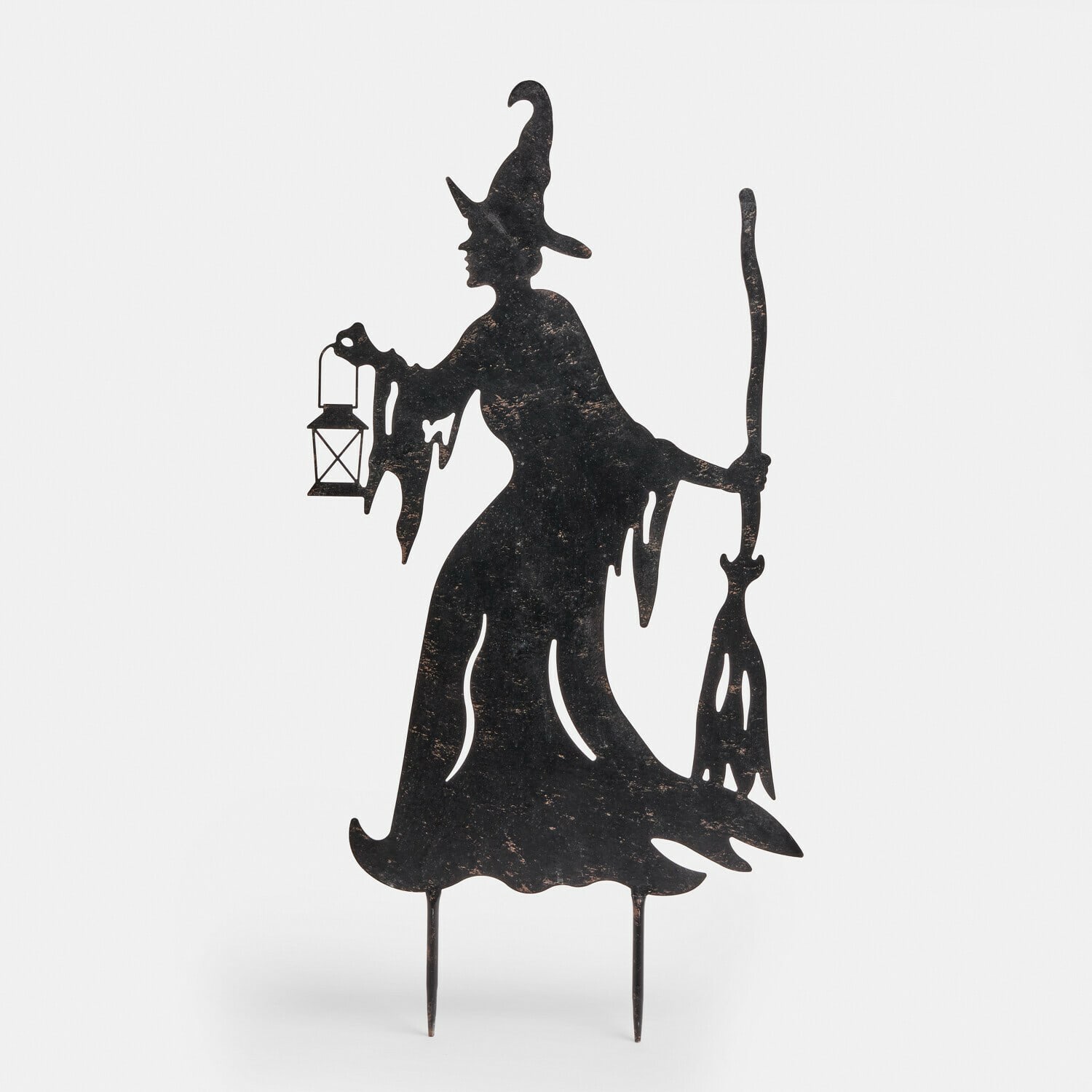 Gartenstab Talmora Schwarze Metall-Gartendekoration in Form einer Hexe mit Laterne und Besen für Halloween