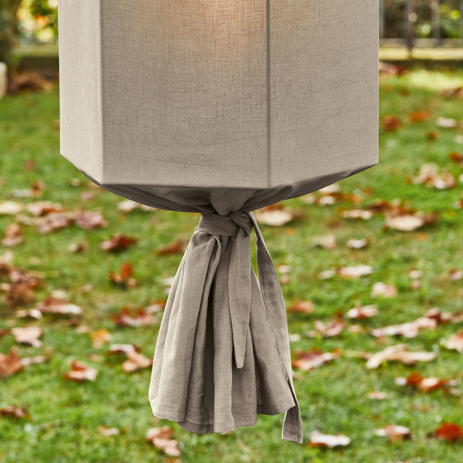 Beige Gartenmöbel-Schutzhülle aus Stoff, wetterfester Schutz für Outdoor-Möbel