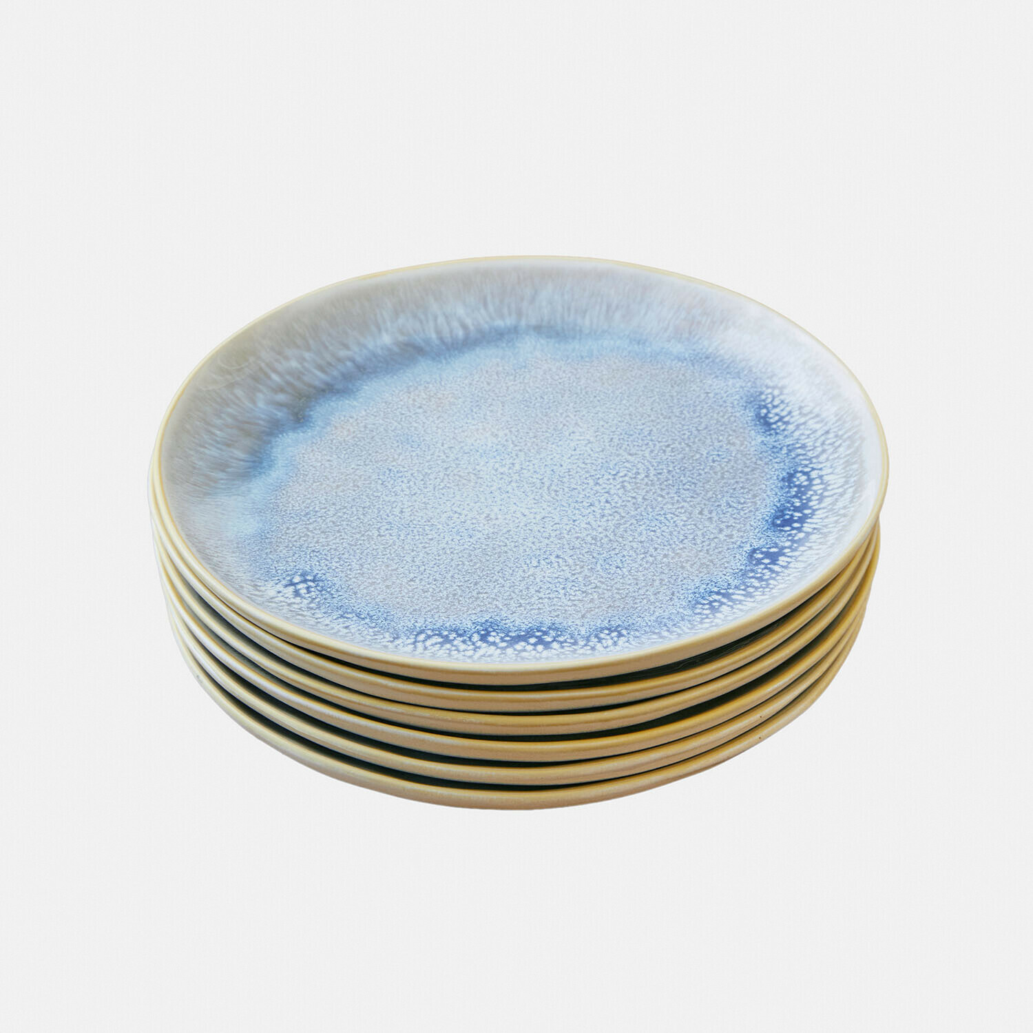 Sechsteiliges Set aus Keramiktellern in Blau und Beige für stilvolles Servieren
