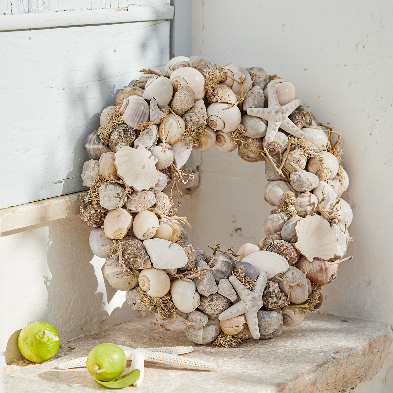 Kranz Enna Dekorativer Kranz aus Muscheln und Seesternen in natürlichen Beige- und Grautönen, maritime Deko