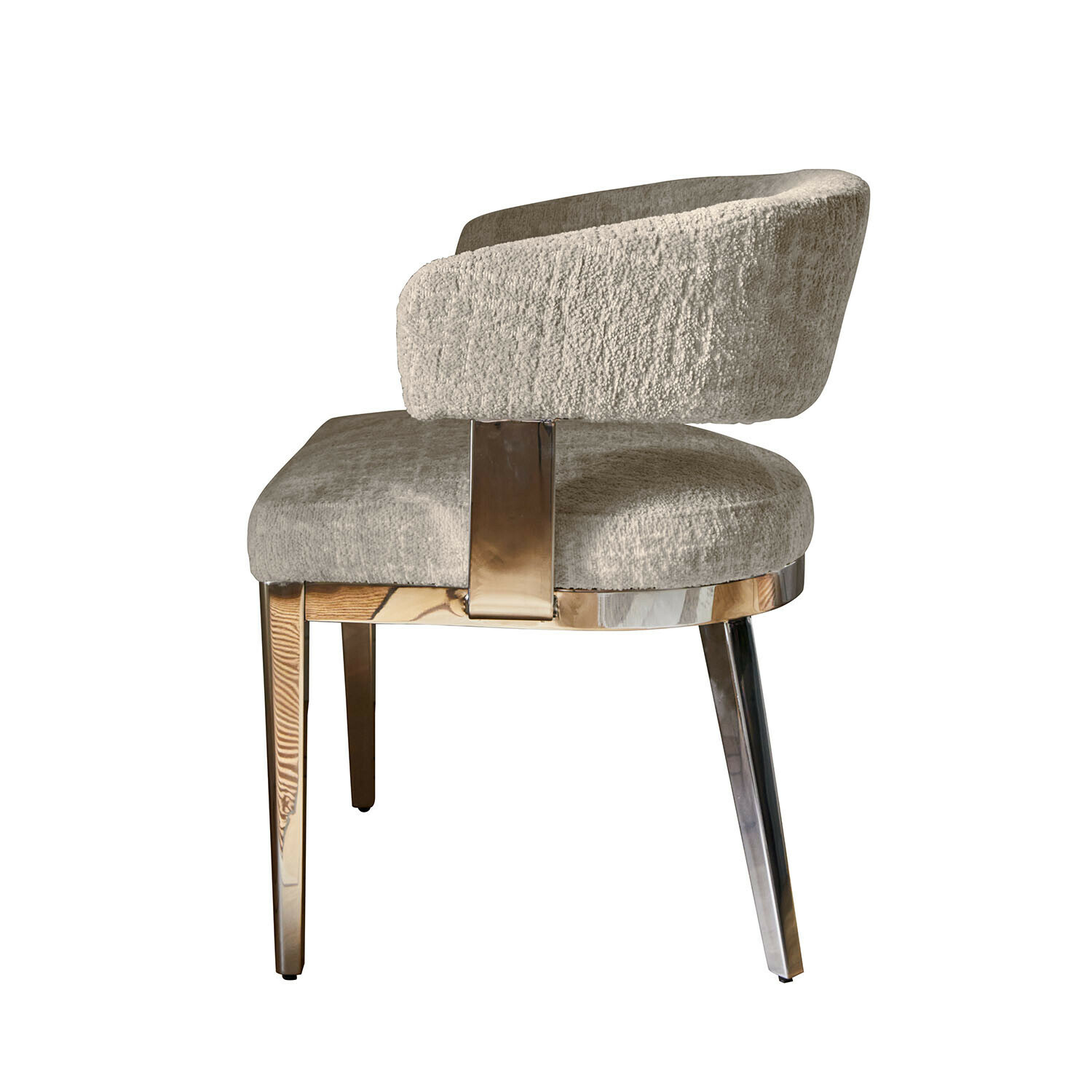 Eleganter Stuhl mit beigem Plüschbezug und Metallbeinen, modernes Design für Wohnräume