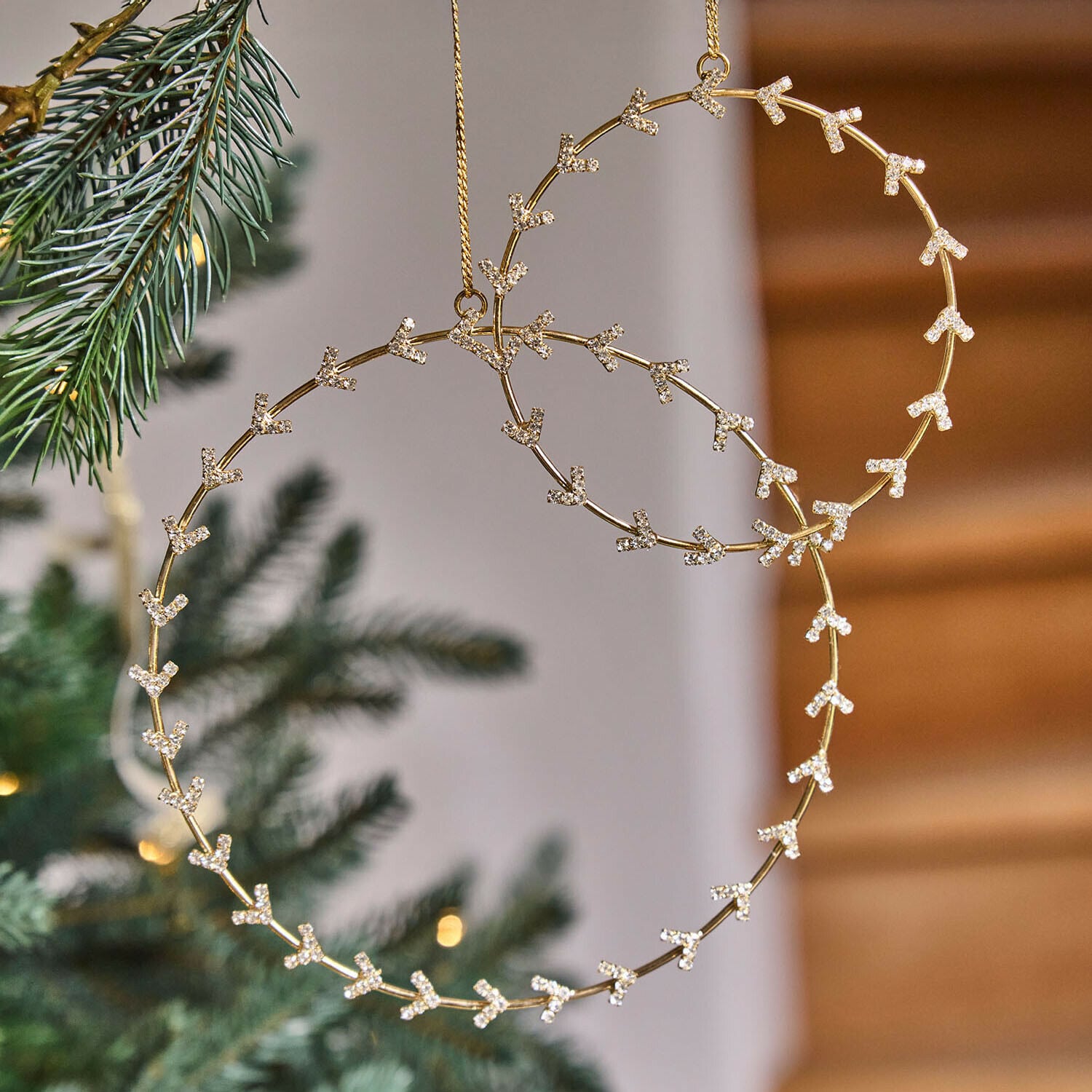 Kranz 2er Set Maravita Goldene Weihnachtsdekoration in Herzform mit glitzernden Kristallverzierungen am Tannenbaum