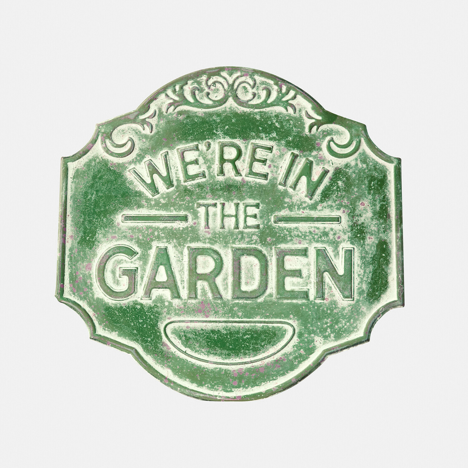 Grüne Metall-Gartentafel mit Schriftzug We're in the Garden und antikem Used-Look