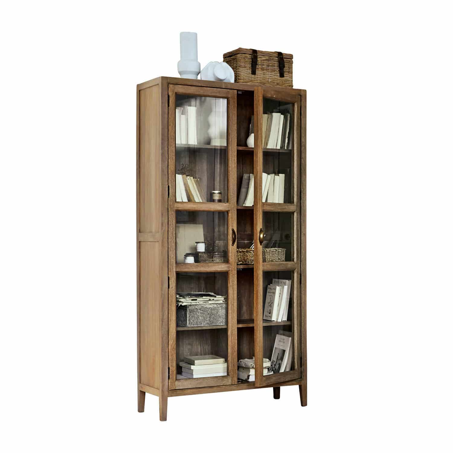 Holzvitrine mit Glastüren und Regalen für Bücher und Dekoration in natürlicher Holzfarbe