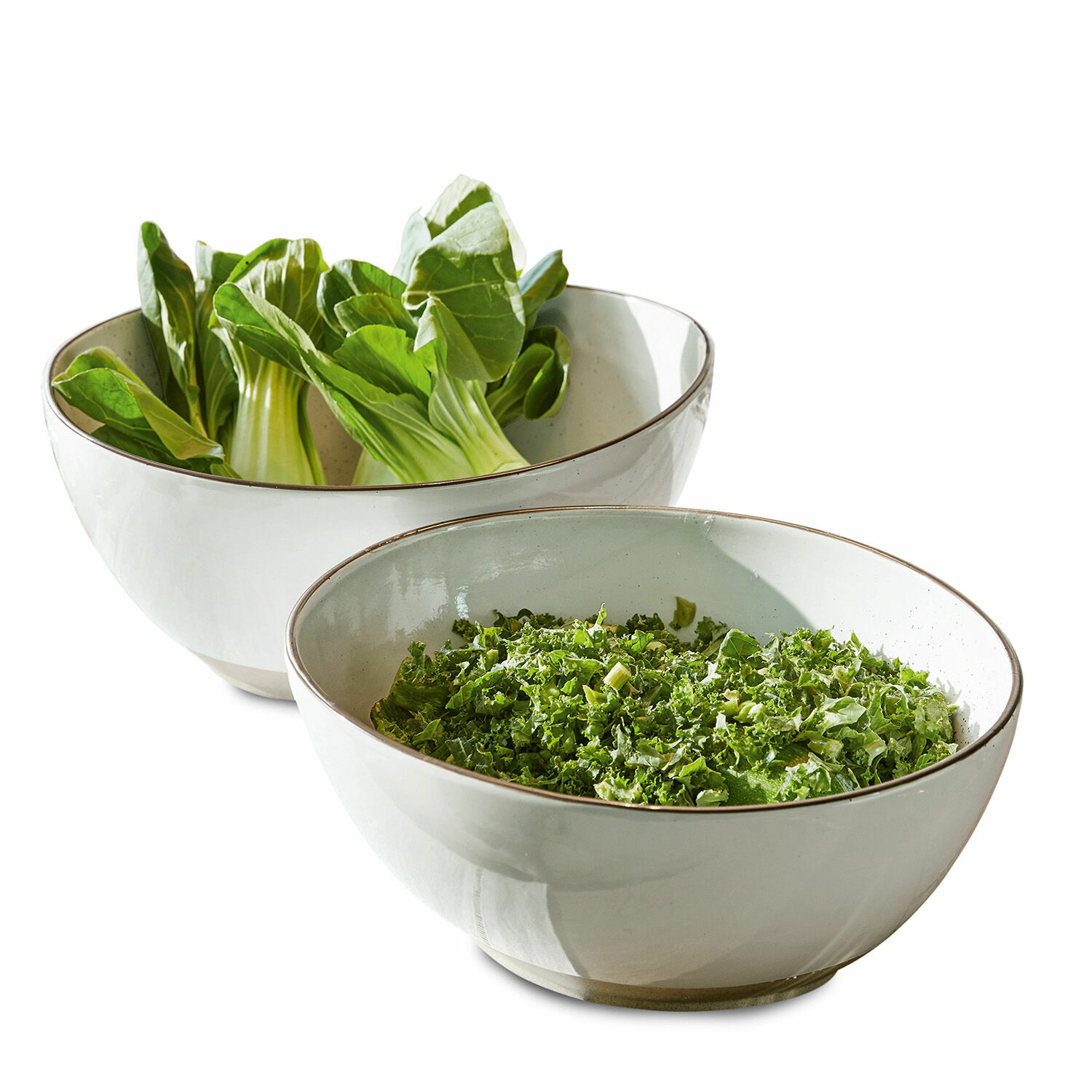 Salatschüssel 2er Set Biarré Set aus zwei hellen Keramikschalen mit grünem Gemüse, ideal für Salate und Küche