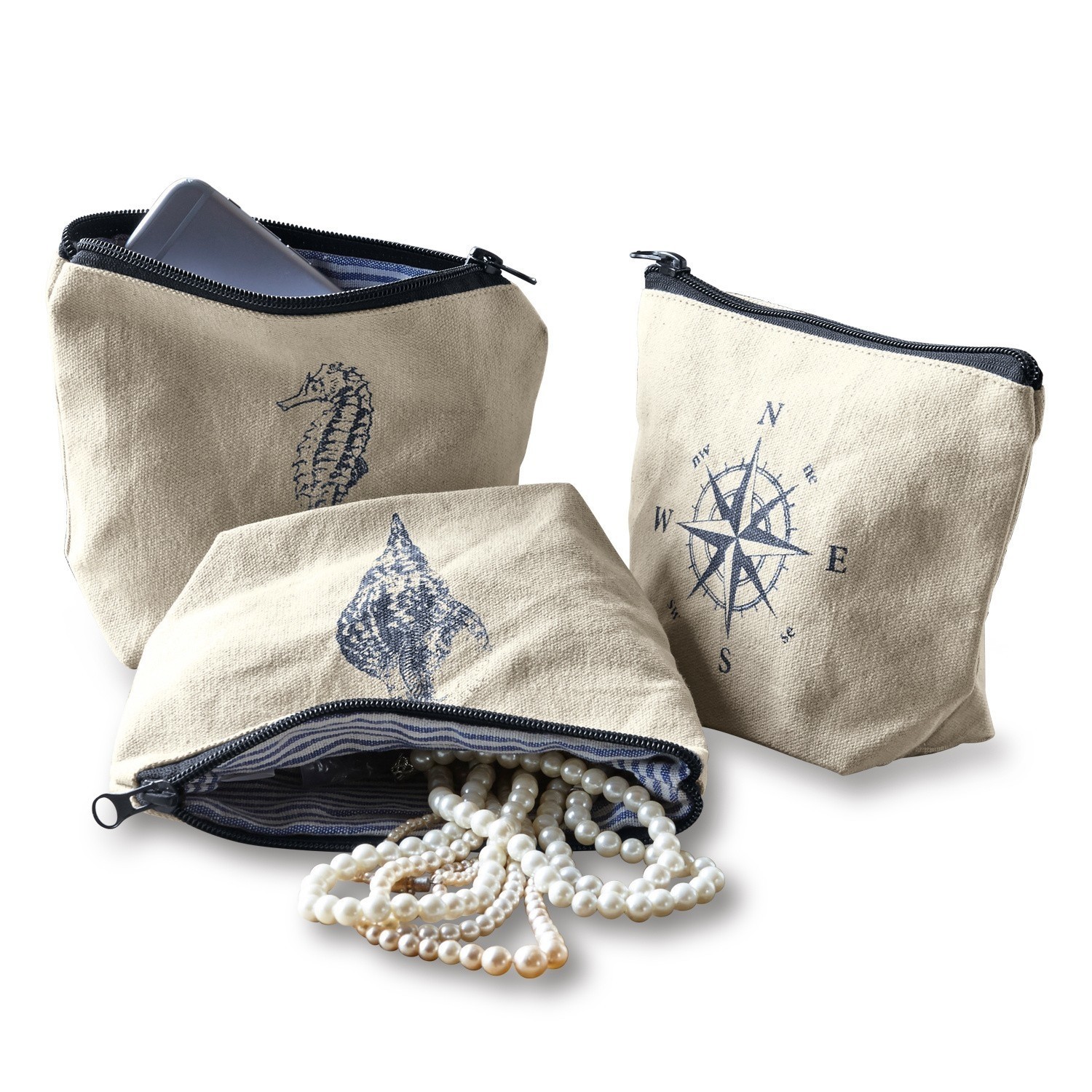 Drei beige Baumwoll-Kosmetiktaschen mit maritimen Motiven und schwarzen Reißverschlüssen