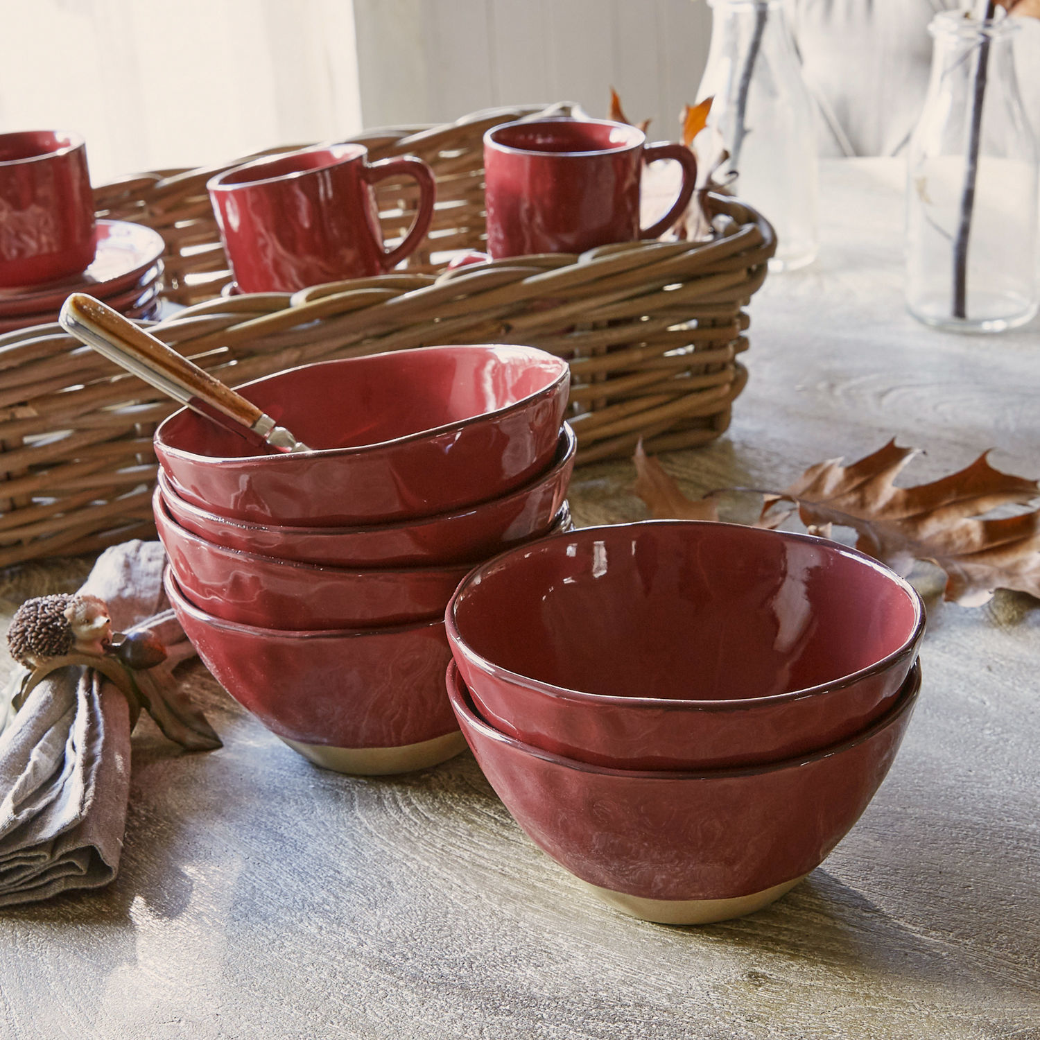 Schüssel 6er Set Biarré Rote Keramikschalen mit naturbeigem Boden auf Holztisch mit herbstlicher Dekoration