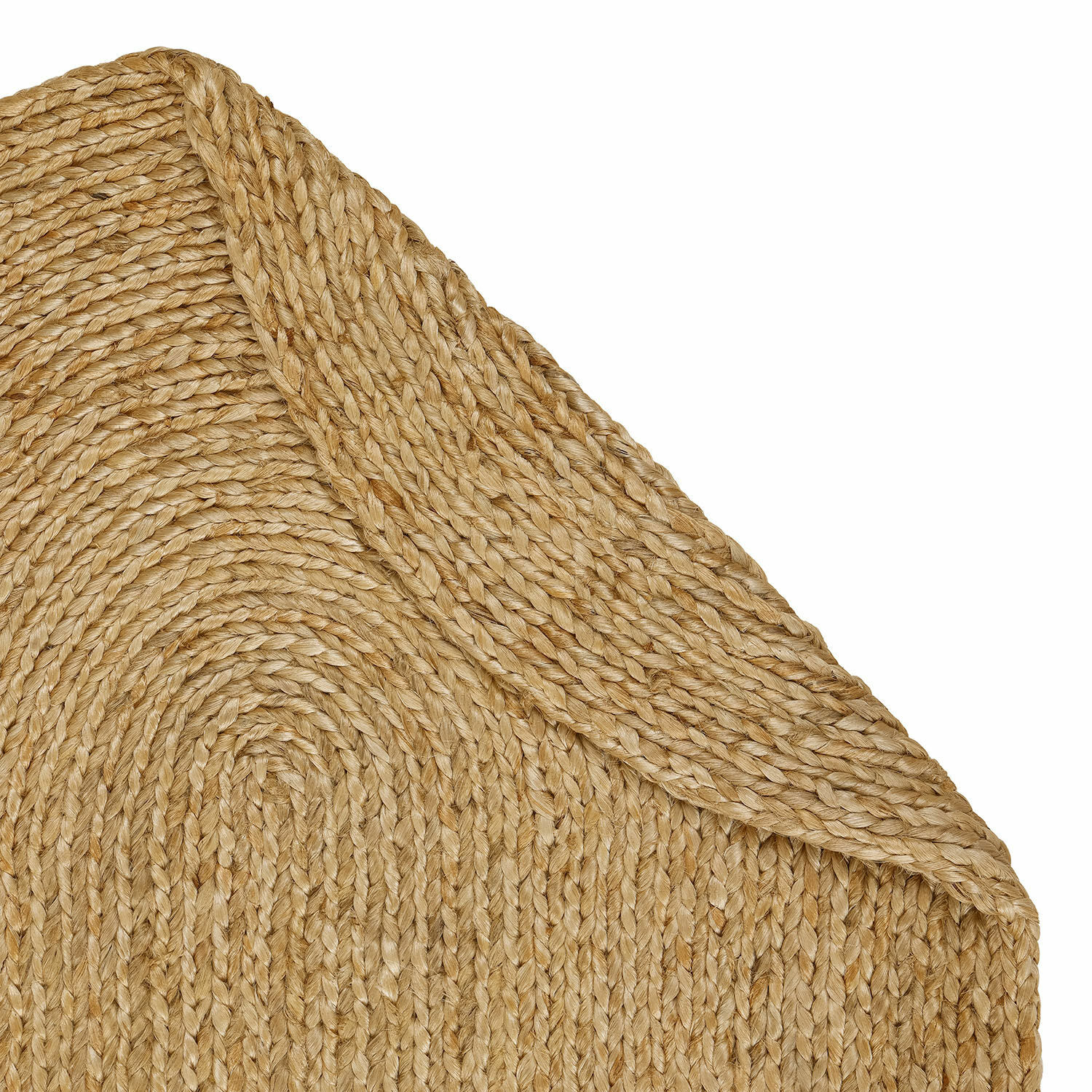 Natürlicher Jute-Teppich mit Zopfmuster in Beige für nachhaltige Wohnraumgestaltung