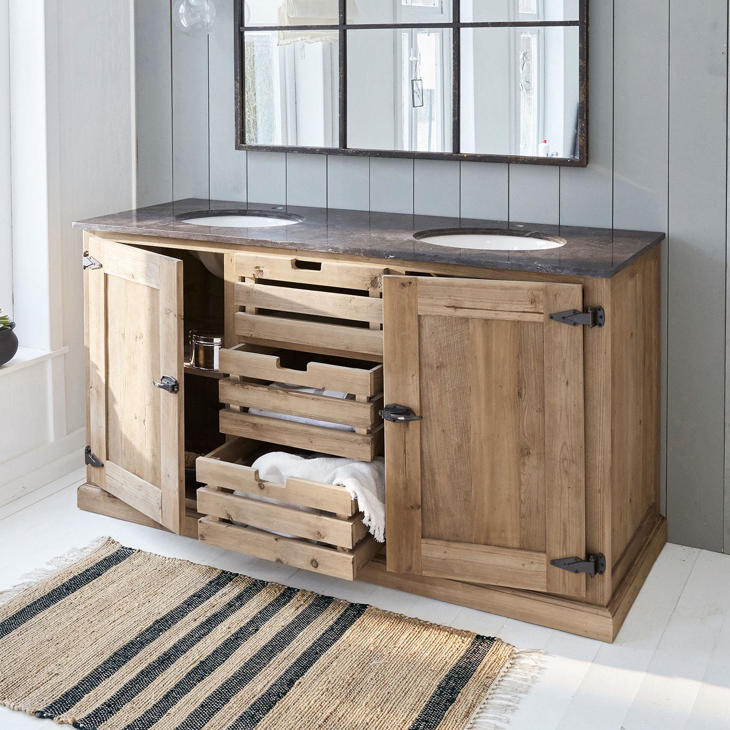 Holz-Badezimmerschrank mit Marmorplatte und zwei Waschbecken, natürliche Holzfarbe