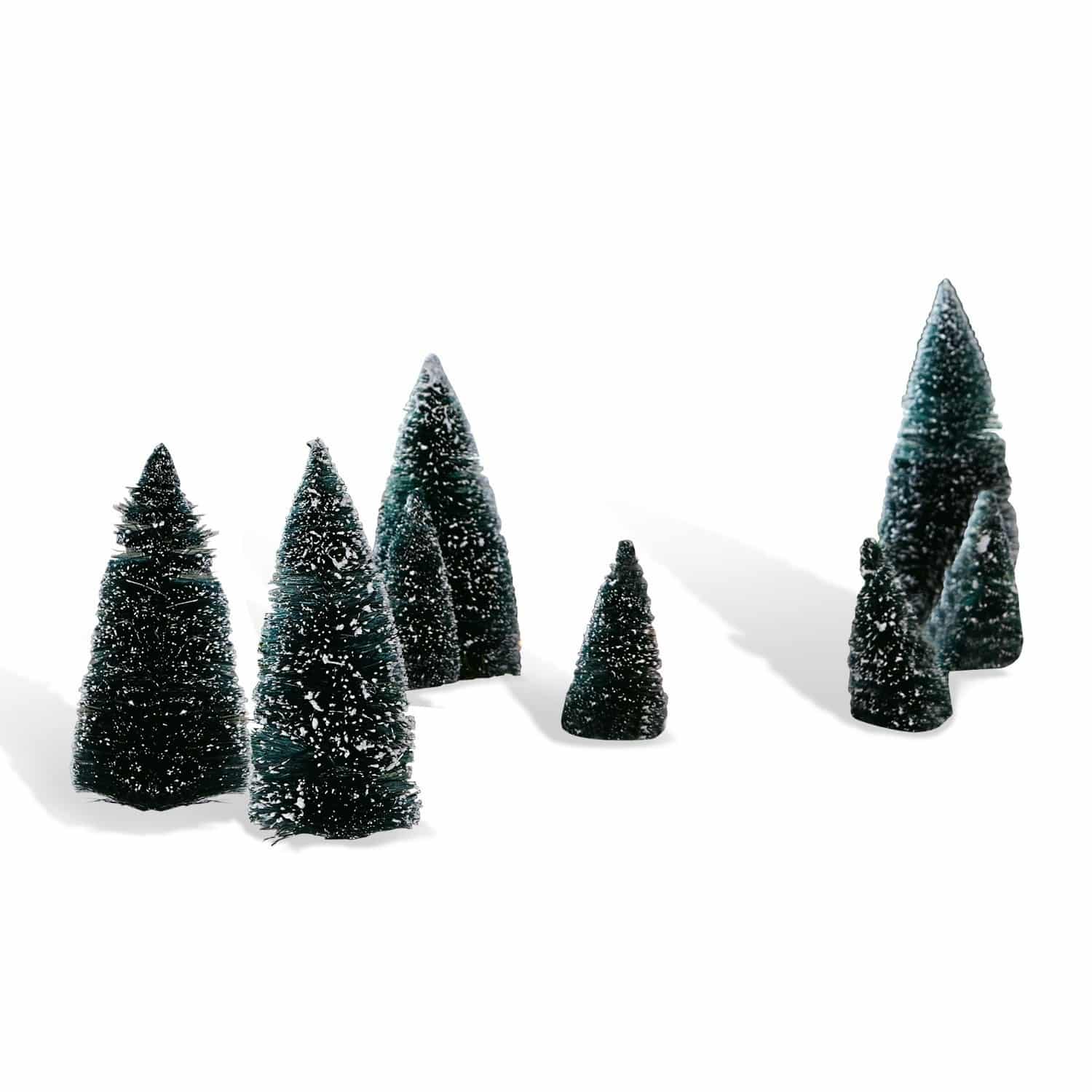 8-teiliges Dekobaum-Set Peyton in Dunkelgrün mit Schneeeffekt für winterliche Dekoration