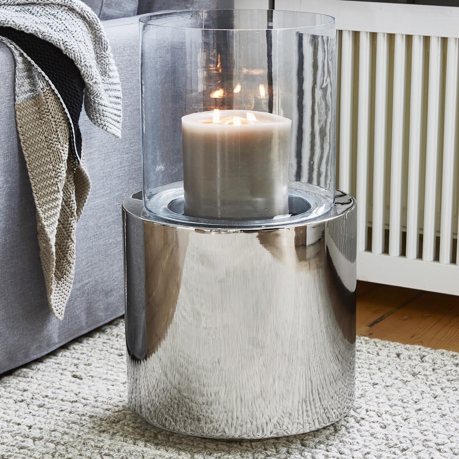Windlicht Hanley Moderner Kerzenhalter aus Edelstahl und Glas mit weißer Kerze, Wohnraumdekoration