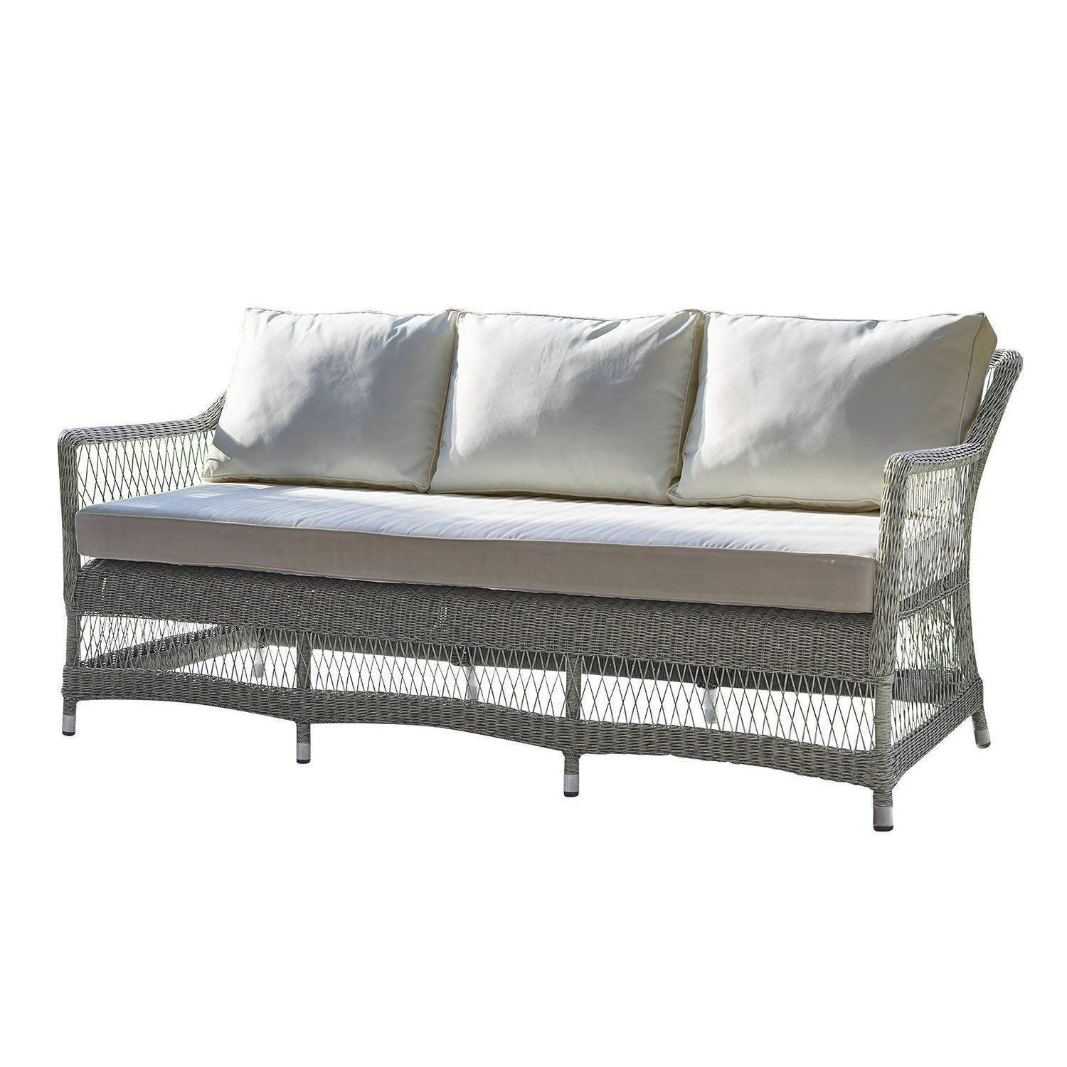Gartensofa aus grauem Rattan mit cremefarbenen Kissen, komfortable Terrassenmöbel