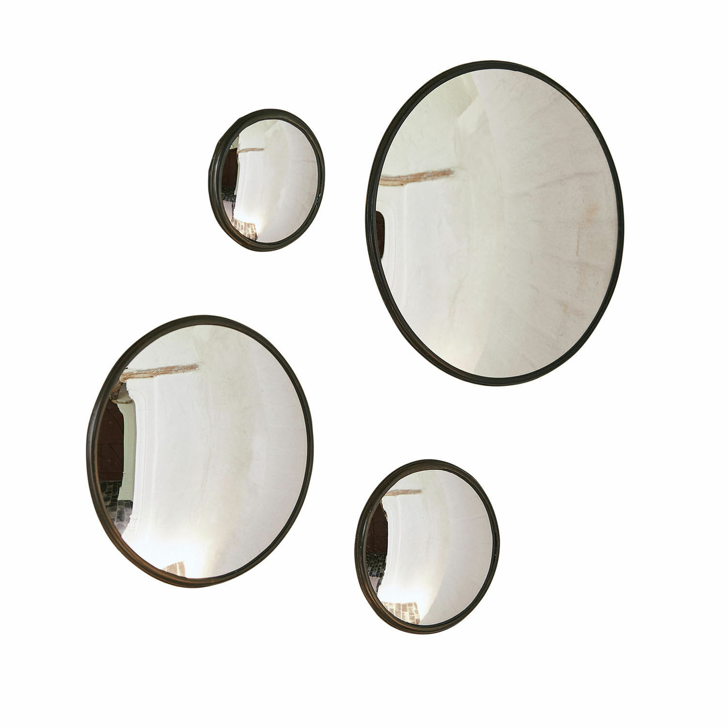 Set aus vier runden Spiegeln mit schwarzem Metallrahmen für Wanddekoration im Loft-Stil