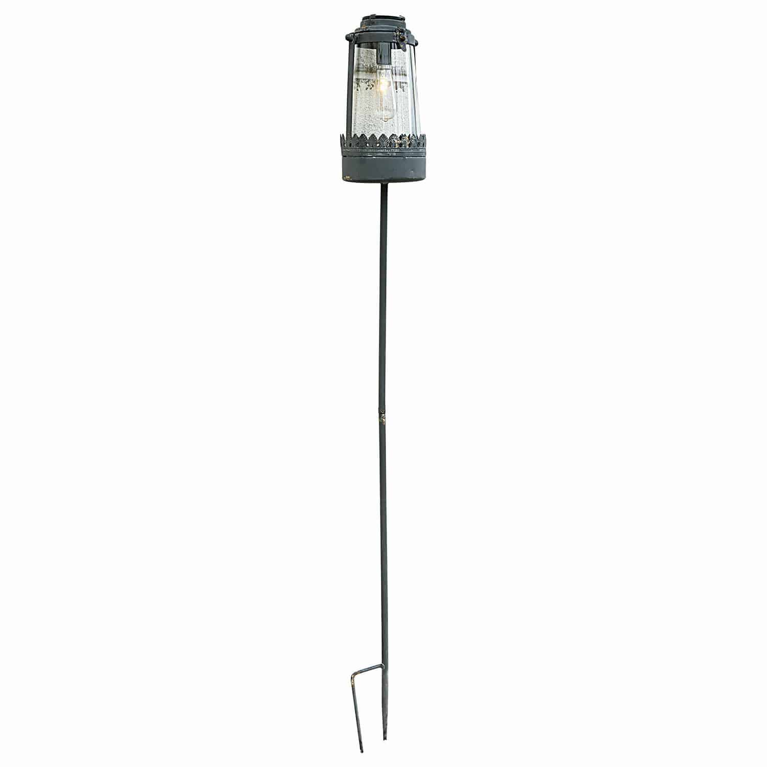 Solar-Laterne Cole Schwarze Metall-Gartenlampe auf langem Stab mit klarem Glas und sichtbarer Glühbirne