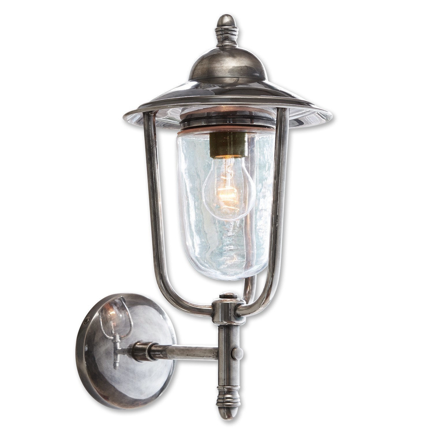 Wandlampe aus silbernem Metall mit klarem Glas und sichtbarer Glühbirne, dekorative Außenbeleuchtung
