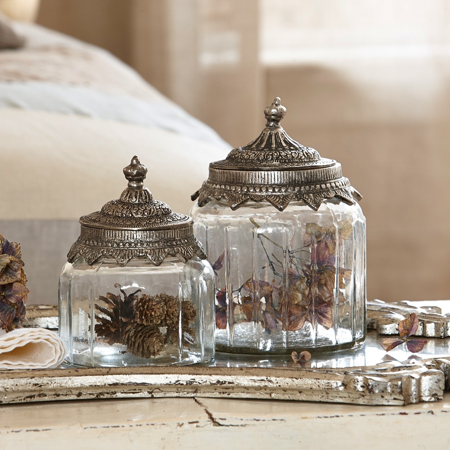 Glasdosen 2er Set Laféline Zwei Glasbehälter mit verzierten Metalldeckeln im Vintage-Stil als Wohnaccessoires