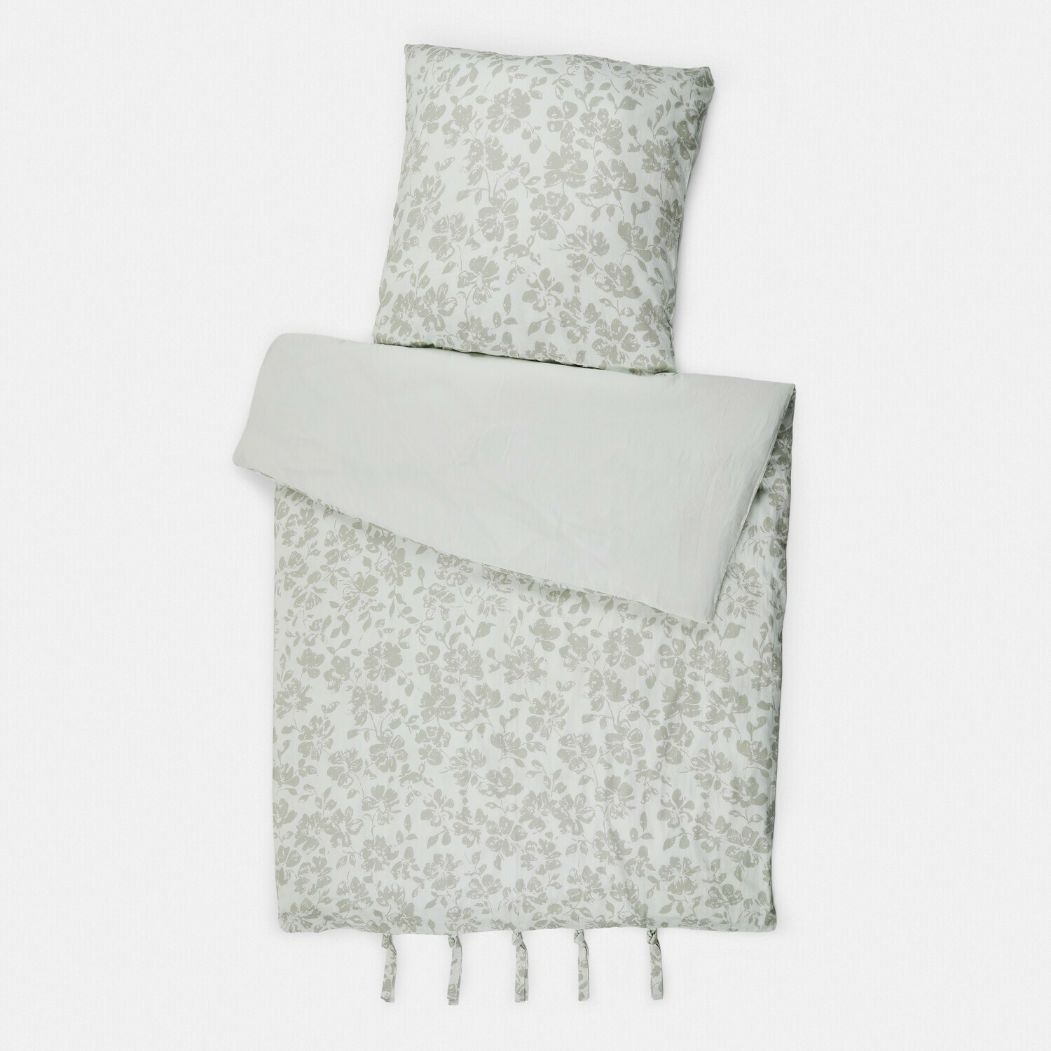 Bettwäsche Walerina Bettwäsche aus hellem Baumwollstoff mit zartem Blumenmuster und Bindebändern zum Fixieren