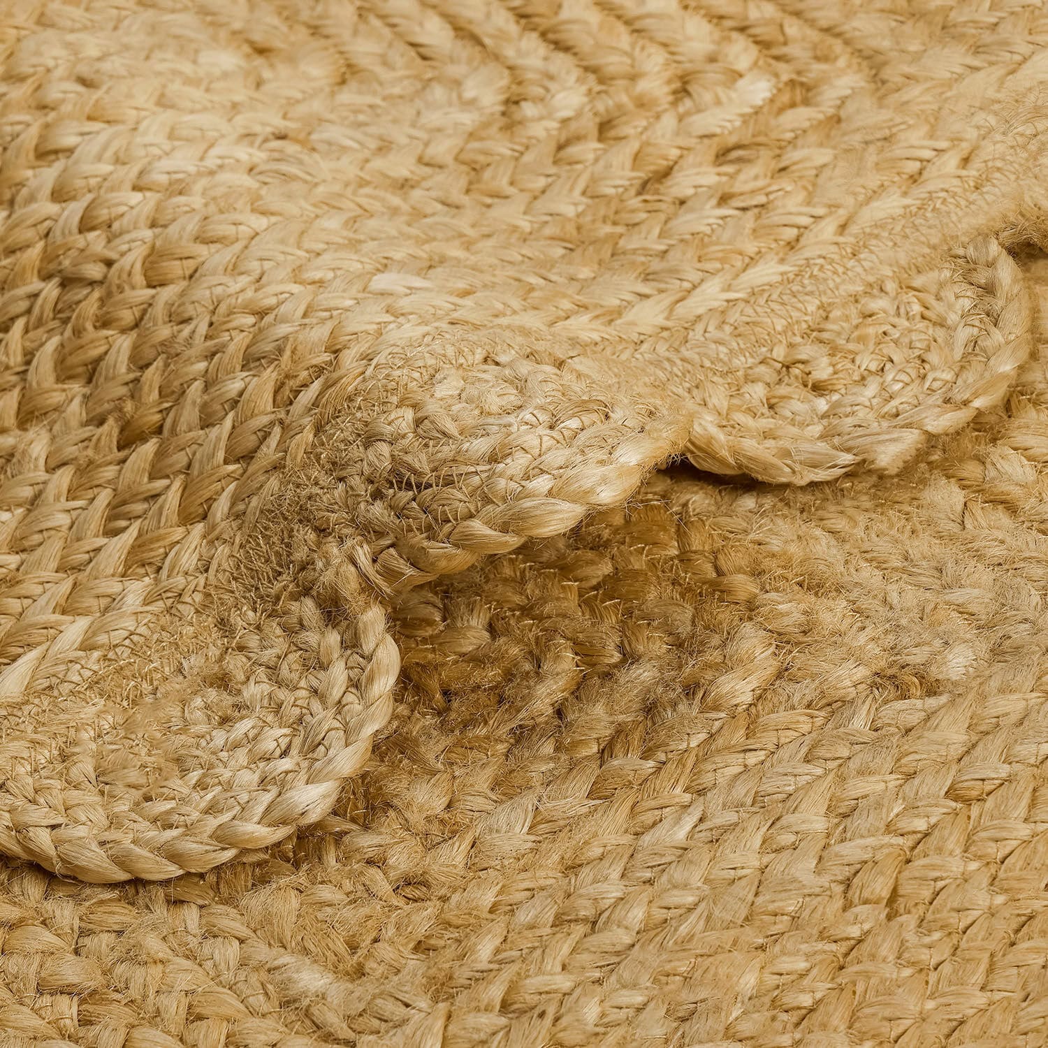 Natürlicher Jute-Teppich mit geflochtenem Muster in Beige, ideal für nachhaltige Wohnräume