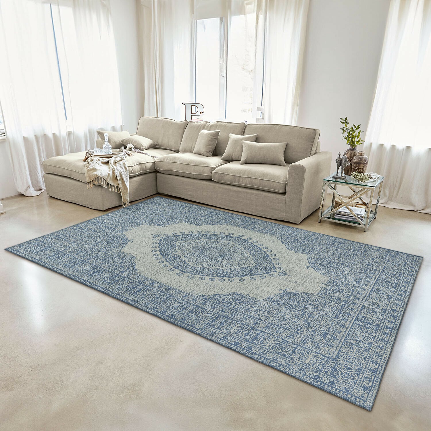 Teppich Valecrest Dekorativer Teppich in Blau und Beige mit orientalischem Muster in modernem Wohnzimmer