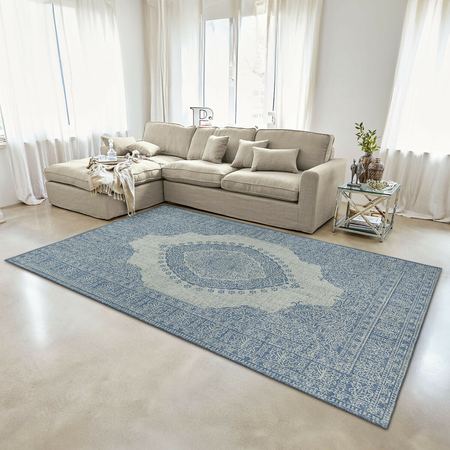 Teppich Valecrest Dekorativer Teppich in Blau und Beige mit orientalischem Muster in modernem Wohnzimmer