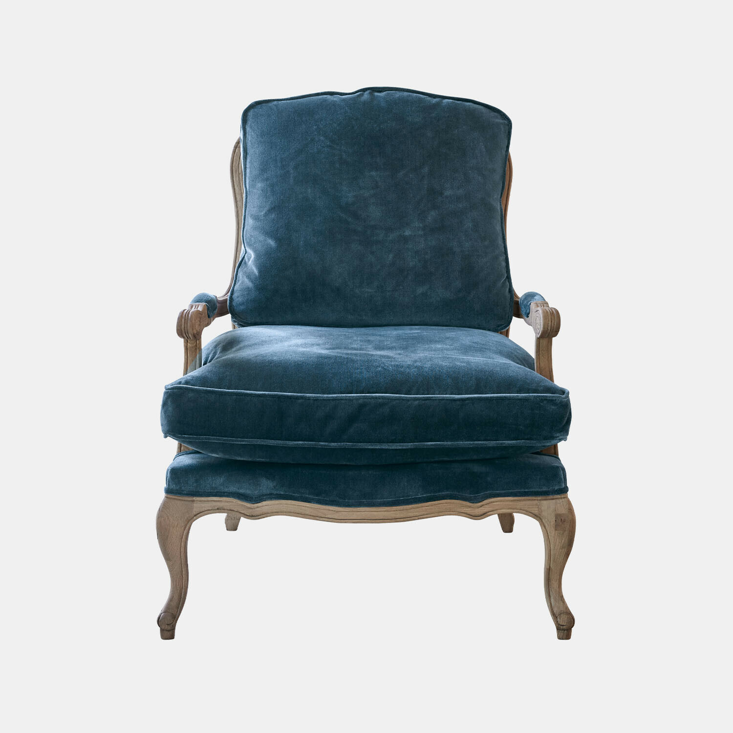 Sessel Corlay mit blauem Samtbezug und braunem Holzrahmen im klassischen Stil