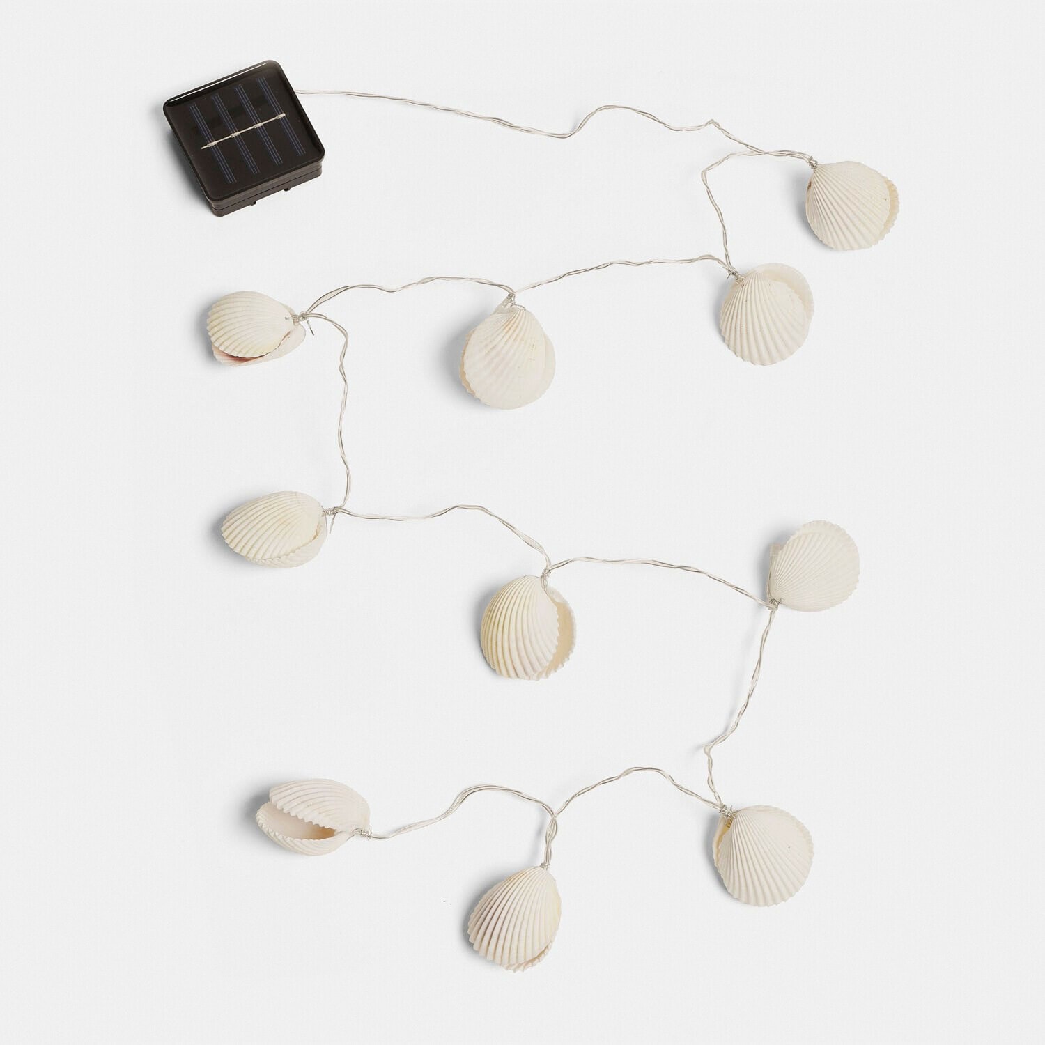 Solar-Lichterkette mit weißen Muscheln an dünnem Draht, dekorative Beleuchtung für drinnen und draußen