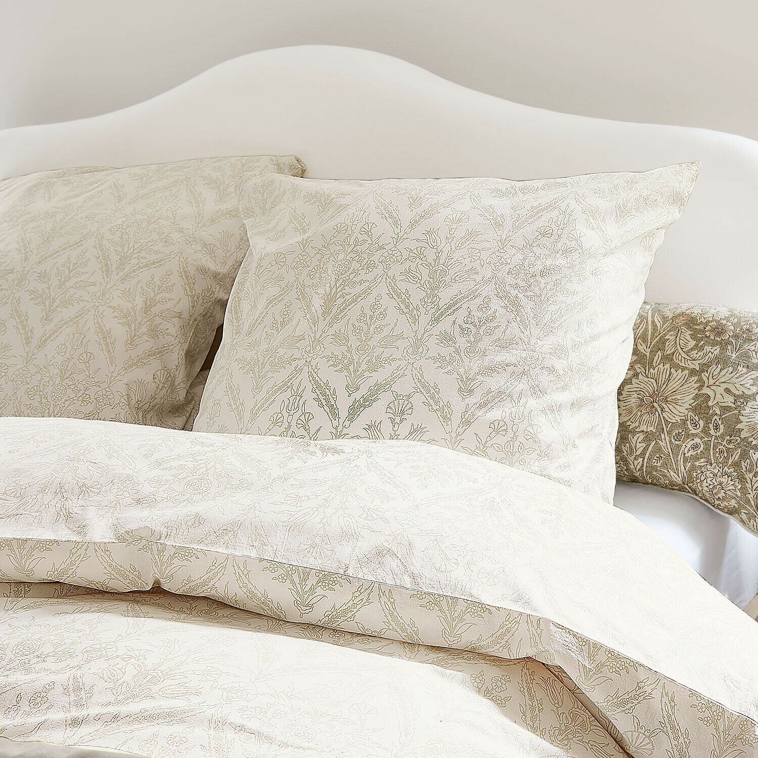 Bettwäsche Jardin Royale Baumwoll-Bettwäsche in Creme mit feinem Blumenmuster, weich und elegant für gemütliches Schlafzimmer