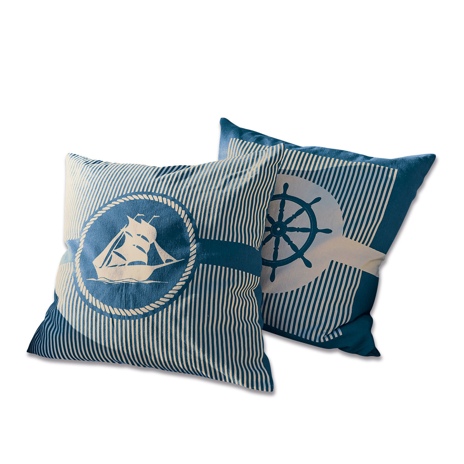 Set aus zwei blauen Baumwollkissen mit Schiff- und Steuerrad-Motiv als maritime Dekoration