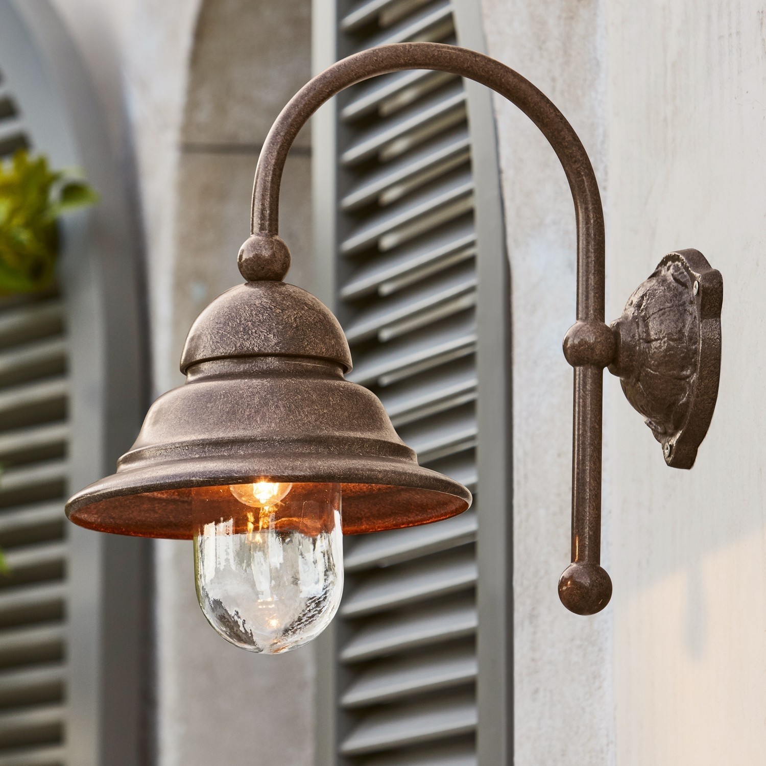 Außenwandlampe Keela Außenwandleuchte aus rostfarbenem Metall mit klarem Glas und warmem LED-Licht für Garten oder Terrasse