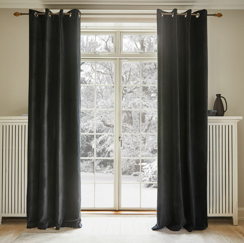 Schwarze Miko-Vorhänge aus verdunkelndem Stoff, elegant und praktisch für Wohnzimmer oder Schlafzimmer