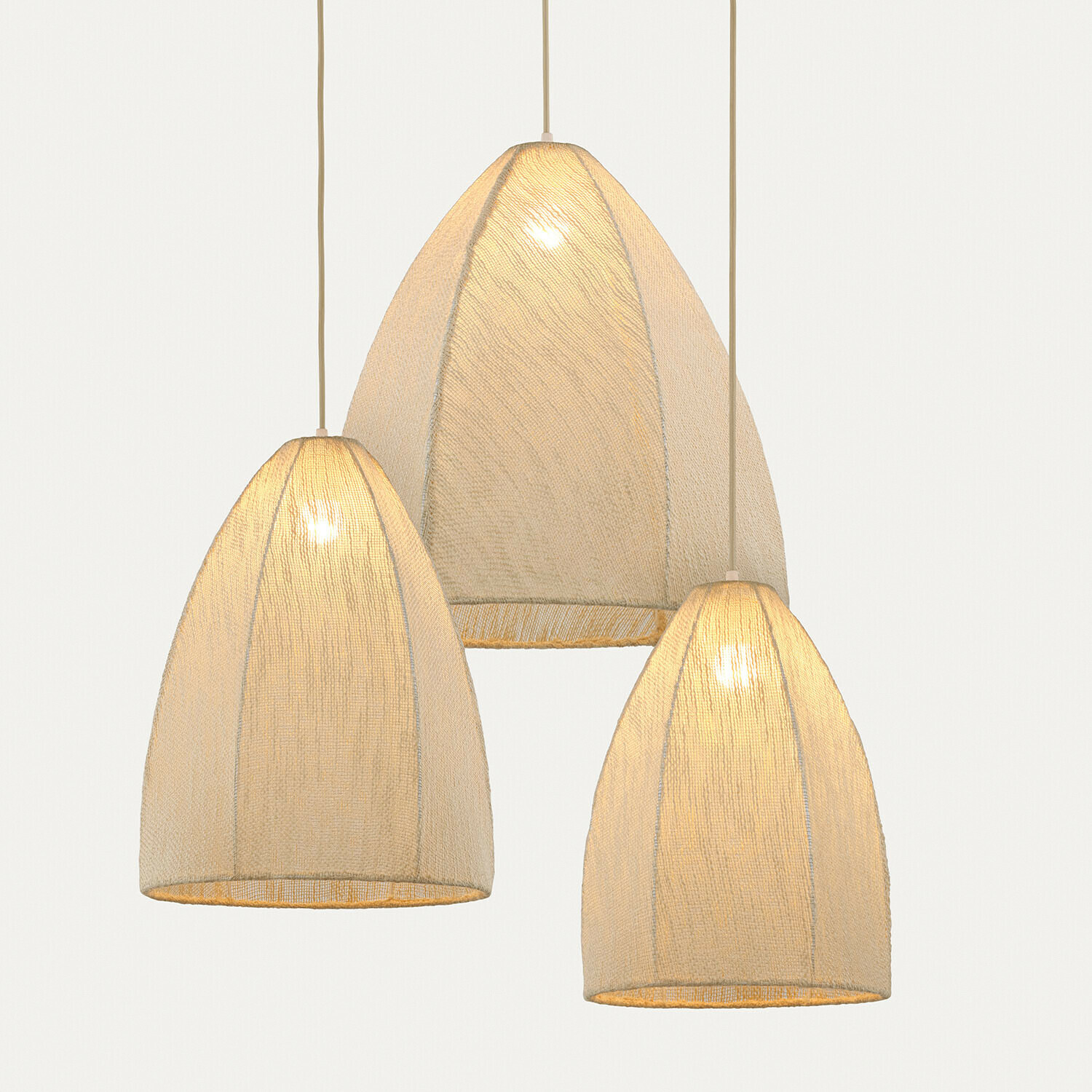 Drei hängende Lampen mit hellen, texturierten Stoffschirmen, modernes Wohnraumlicht