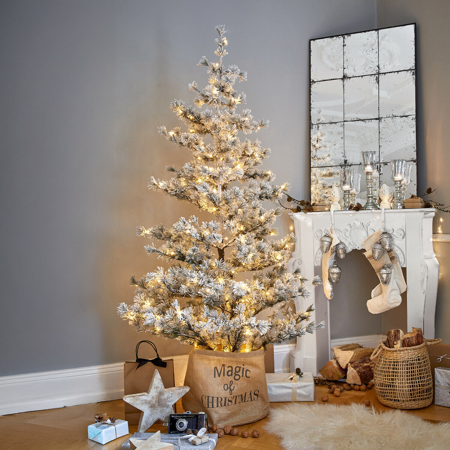 Weihnachtsbaum Sapi Künstlicher, schneebedeckter Weihnachtsbaum mit warmen Lichtern im Jutesack Magic, festliche Deko
