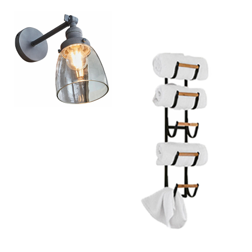 Schwarzer Metall-Handtuchhalter mit Holzelementen und Wandlampe aus Glas mit sichtbarer Glühbirne