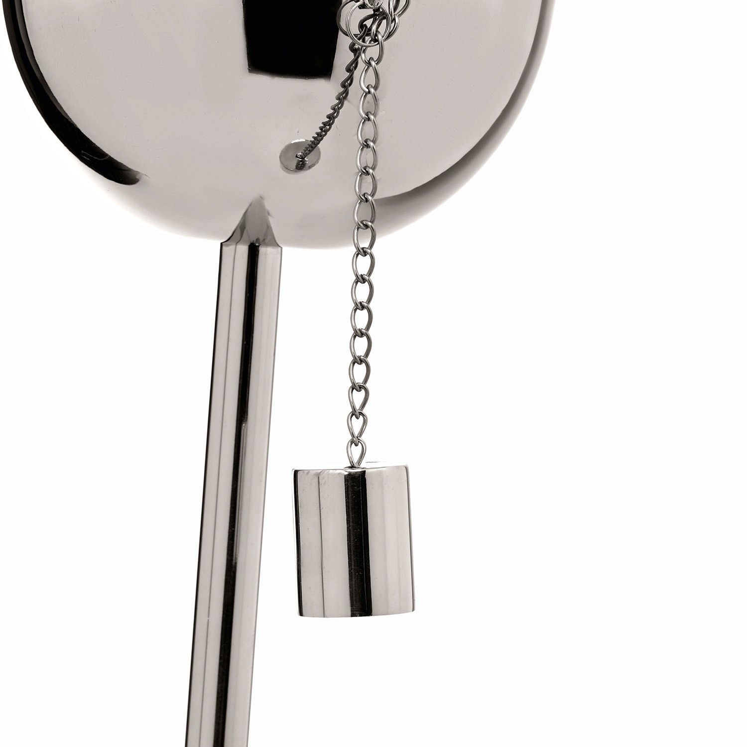 Metallkette mit zylindrischem silberfarbenem Gewicht für Lampe oder Gerät.