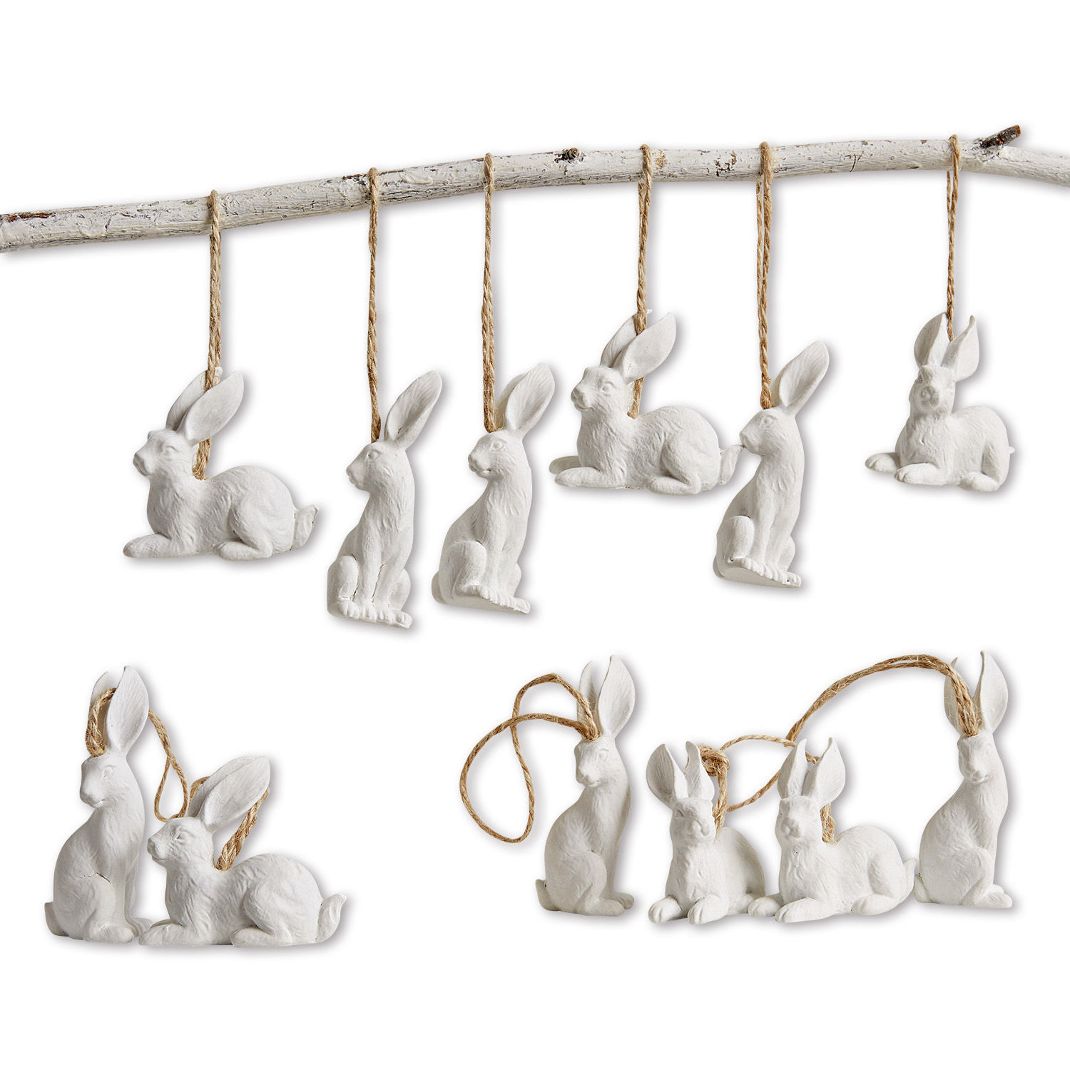 Weiße Keramik-Hasenanhänger an Schnüren als Osterdekoration